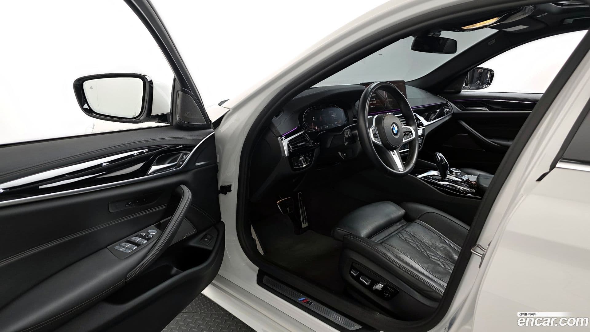 Main__Slider__Photo:5-Series BMW 2022.3-9