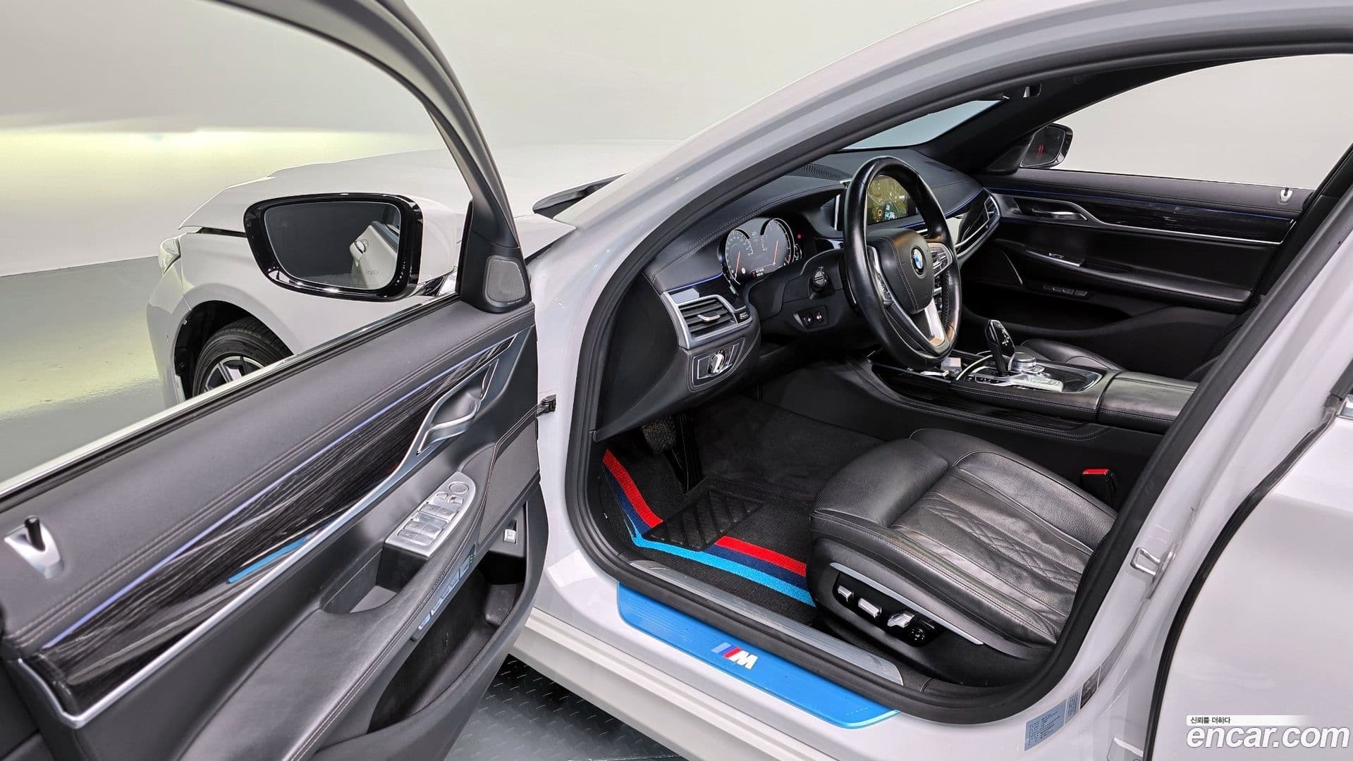 Main__Slider__Photo:7-Series BMW 2017.2-10