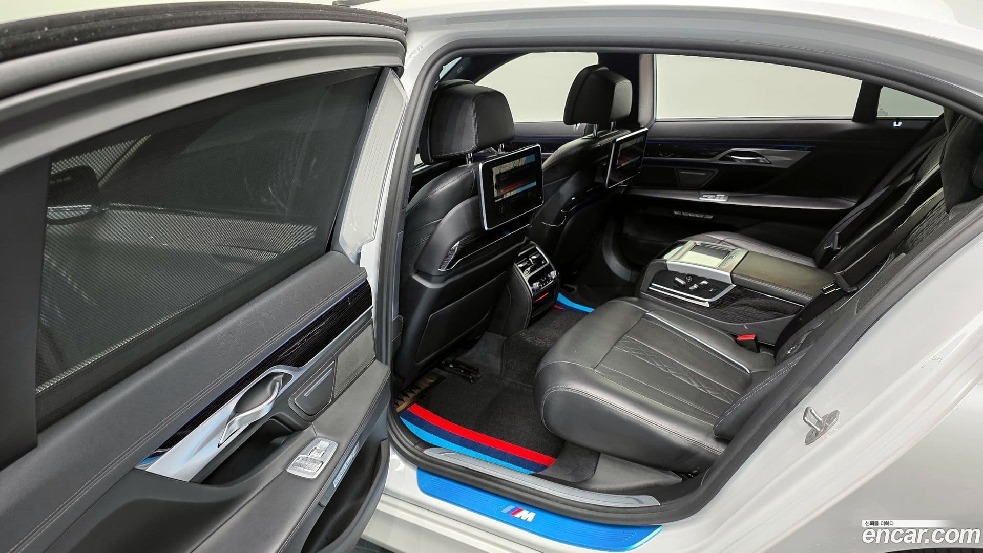 Main__Slider__Photo:7-Series BMW 2017.2-11