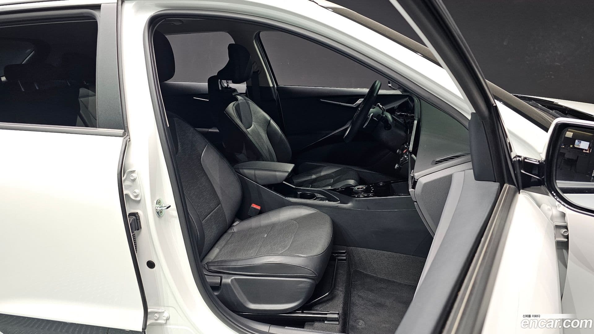 Main__Slider__Photo:Niro Kia 2022.6-9