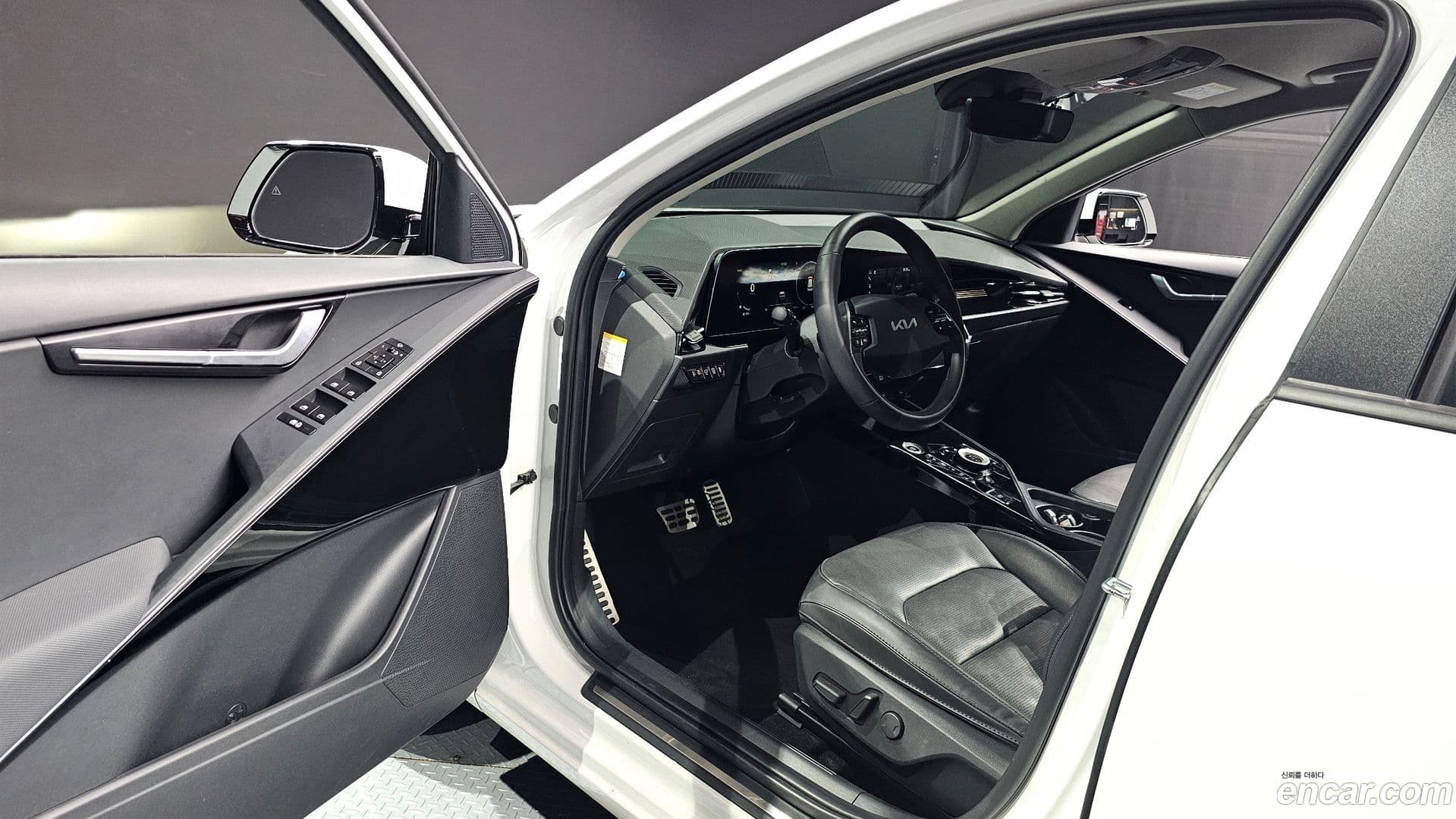 Main__Slider__Photo:Niro Kia 2022.6-11