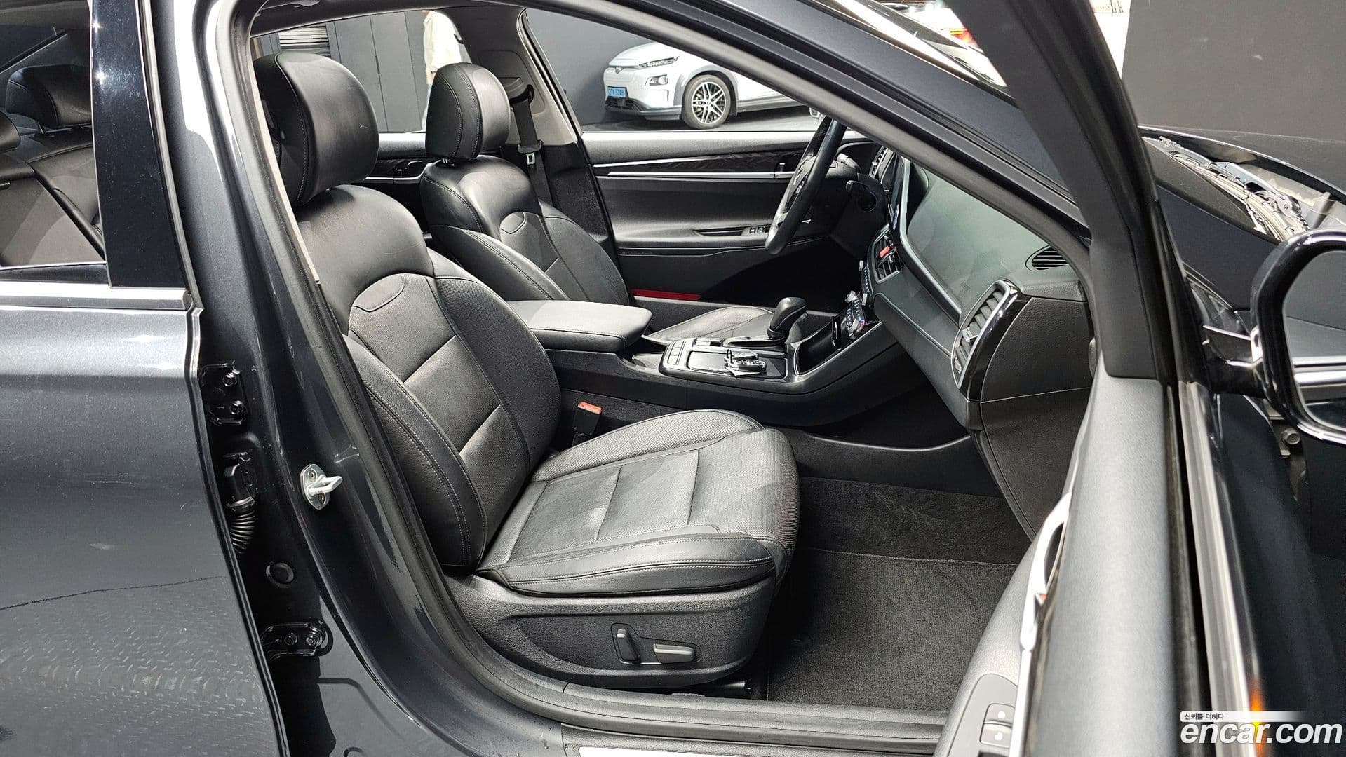 Main__Slider__Photo:Grandeur Hyundai 2017.0-9