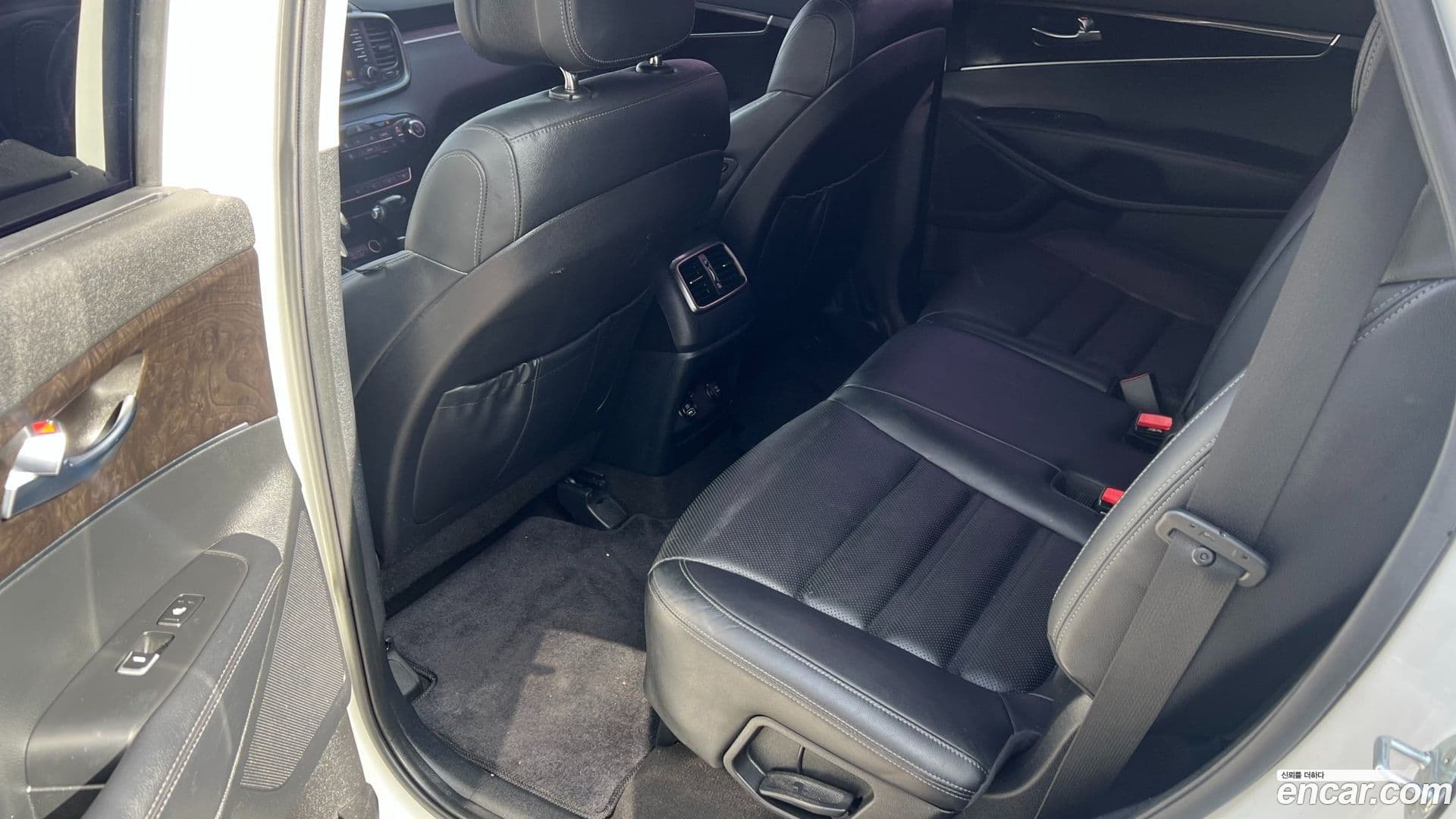 Main__Slider__Photo:Sorento Kia 2016.10-8