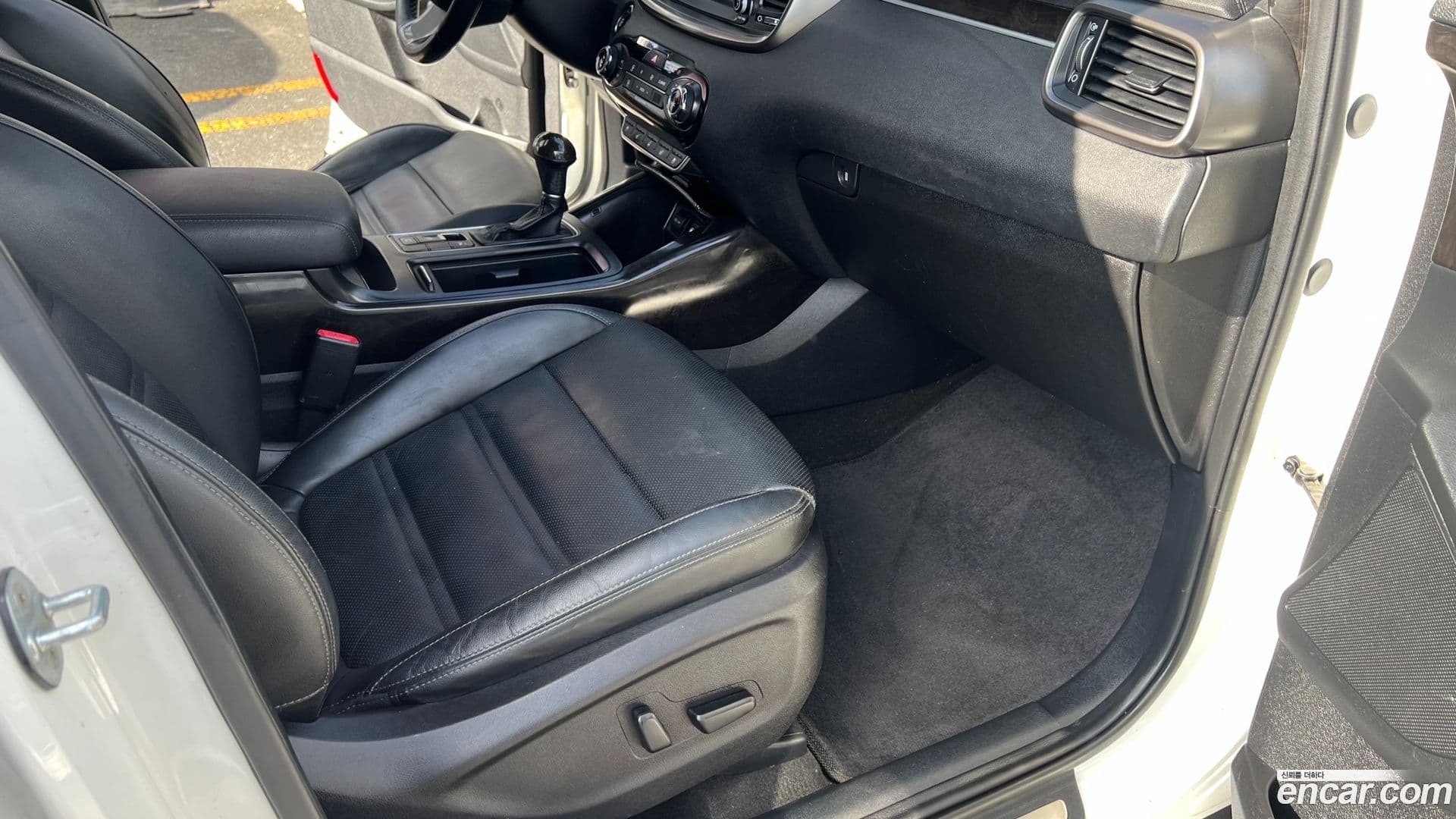 Main__Slider__Photo:Sorento Kia 2016.10-10