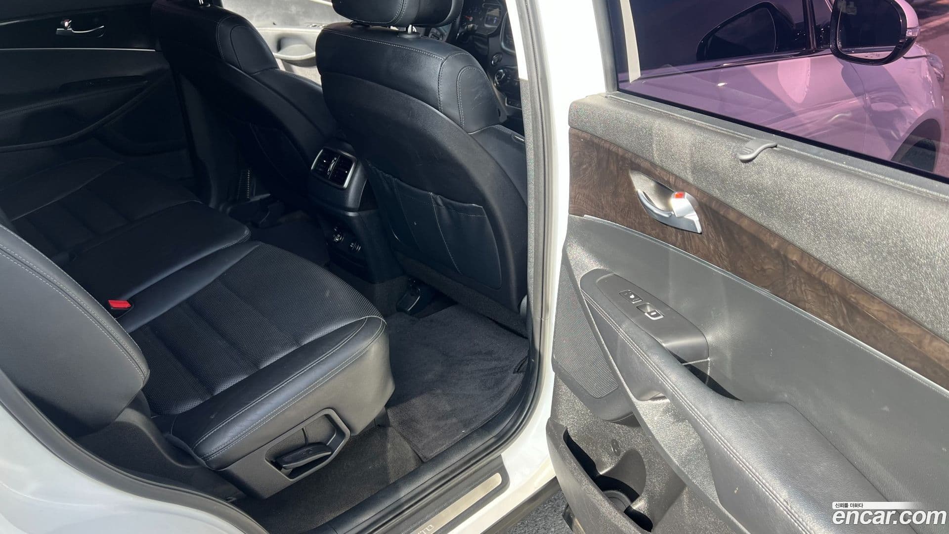 Main__Slider__Photo:Sorento Kia 2016.10-11