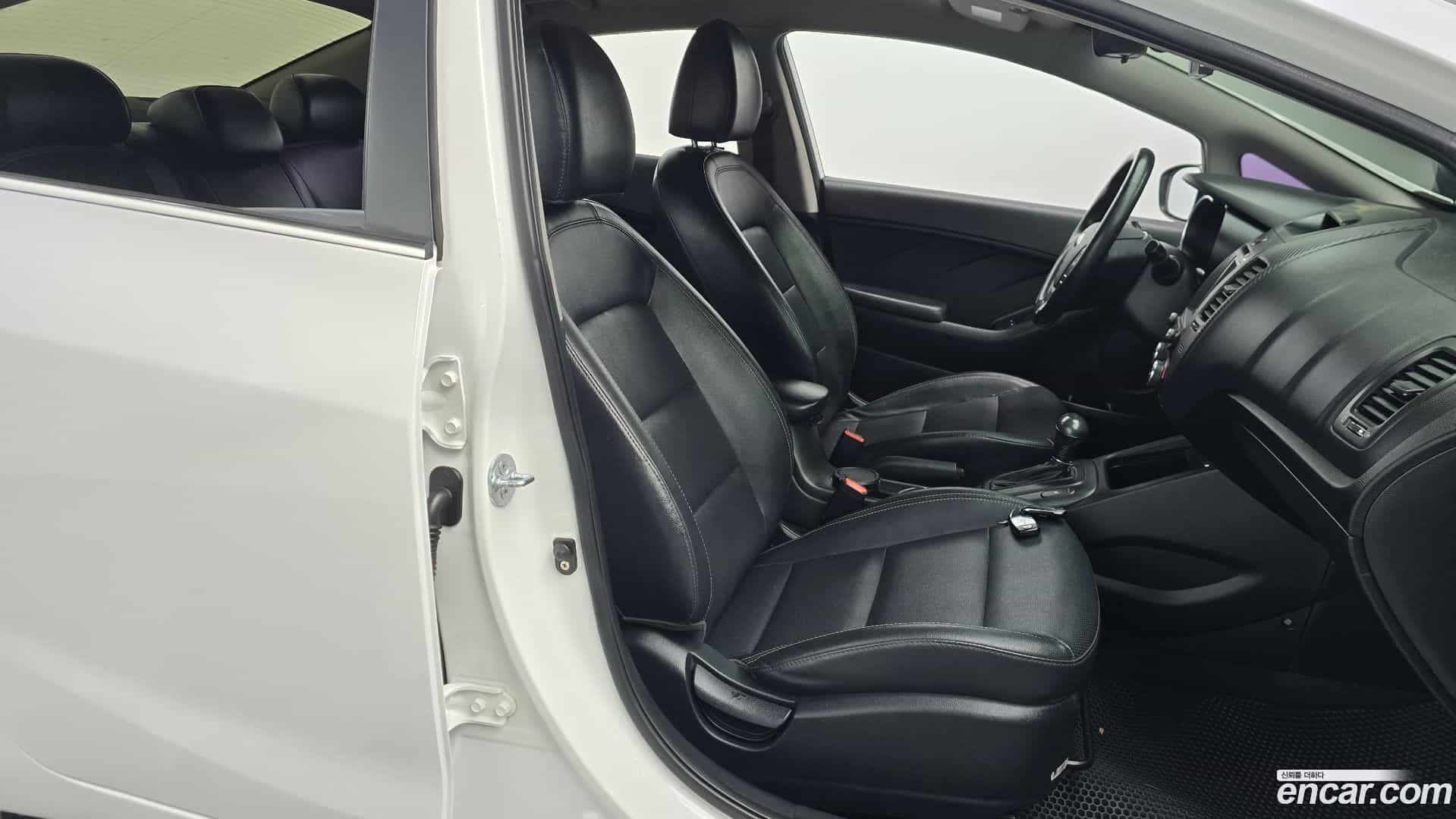 K3 Kia 2013.2-INNER-010