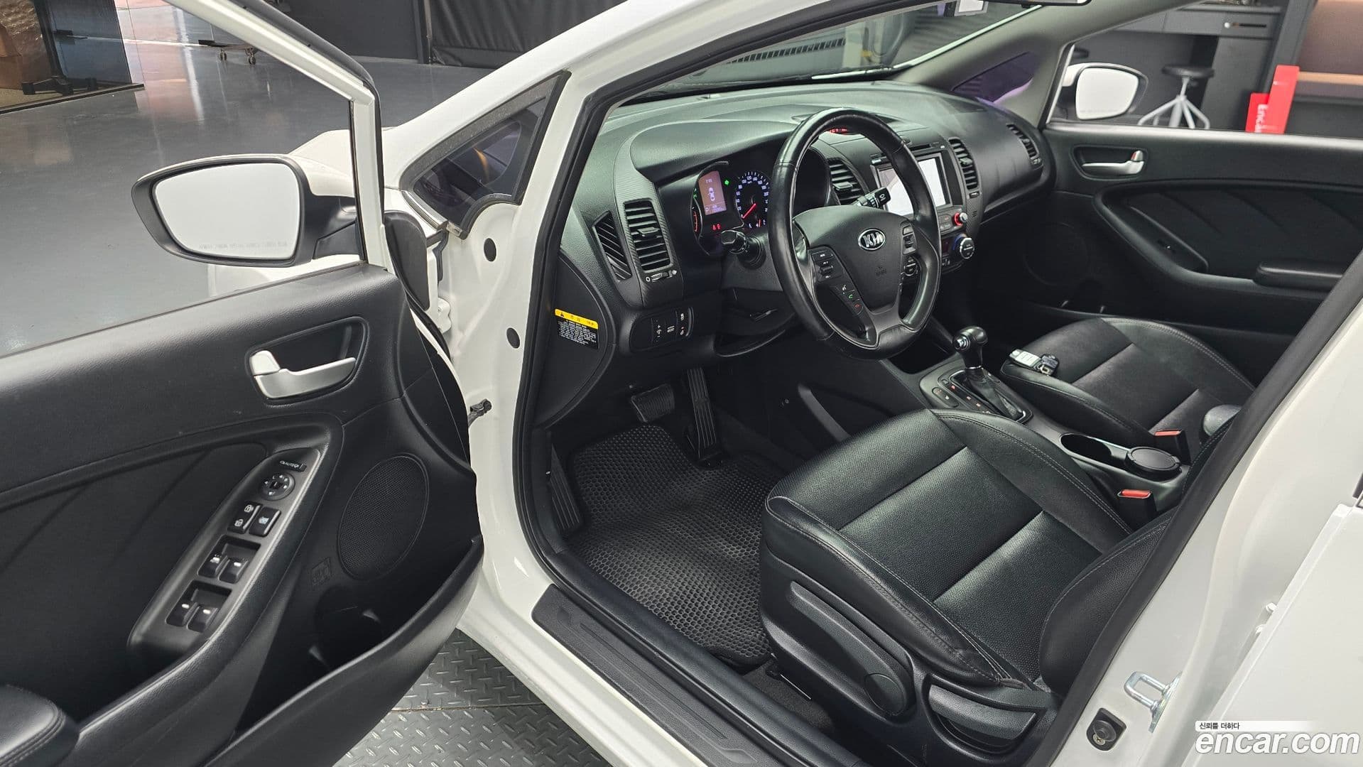 Main__Slider__Photo:K3 Kia 2013.2-11