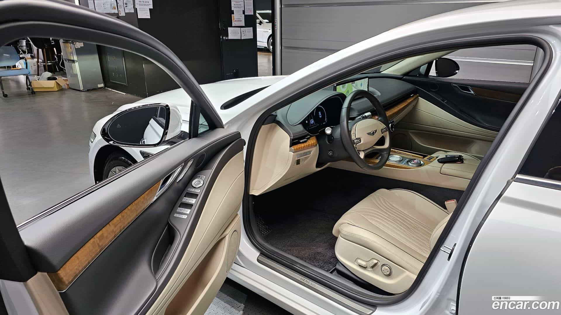 G80 Genesis 2022.10-INNER-010