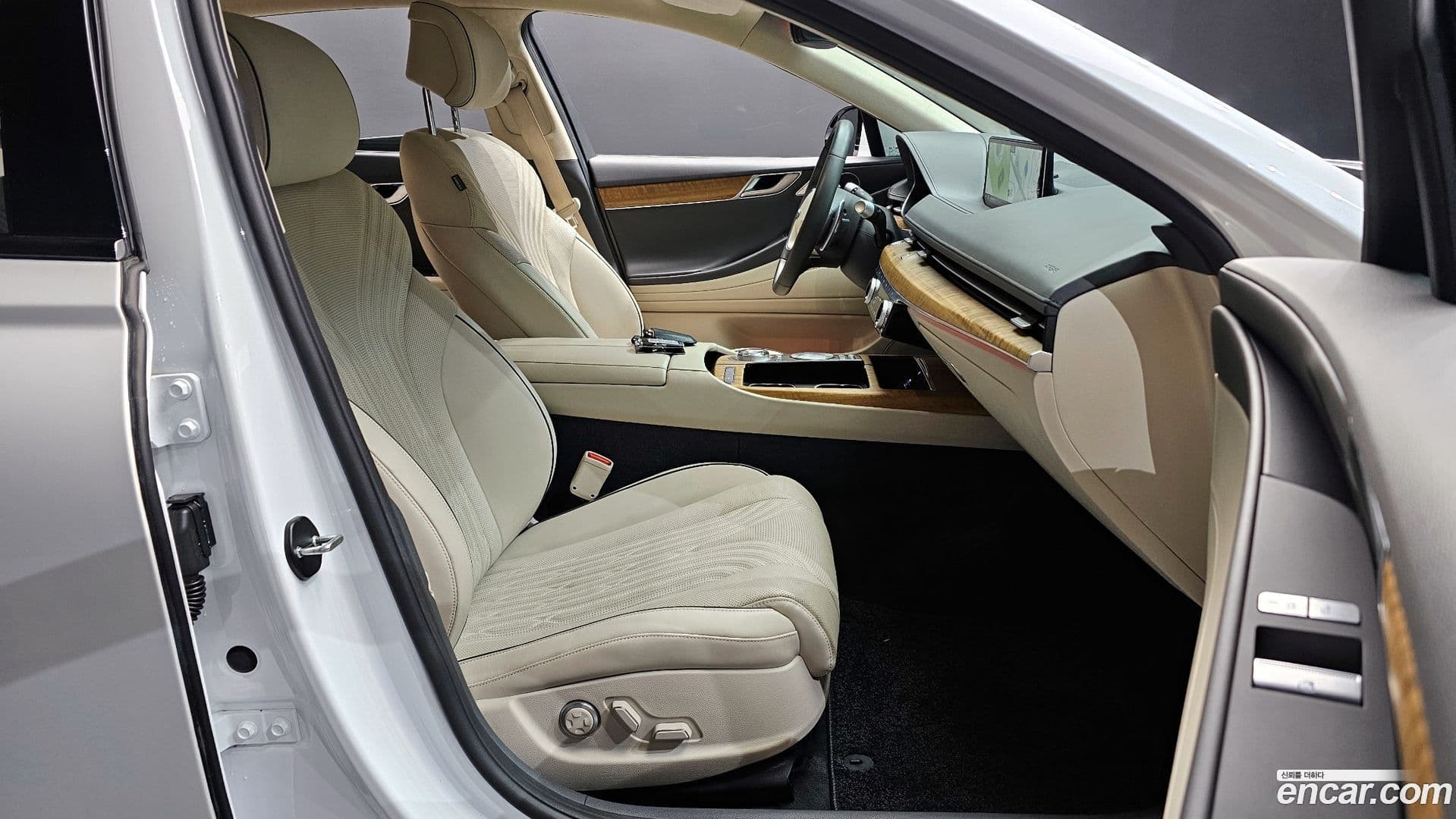 Main__Slider__Photo:G80 Genesis 2022.10-10