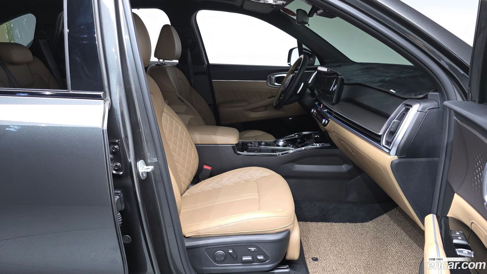 Main__Slider__Photo:Sorento Kia 2025.4-9