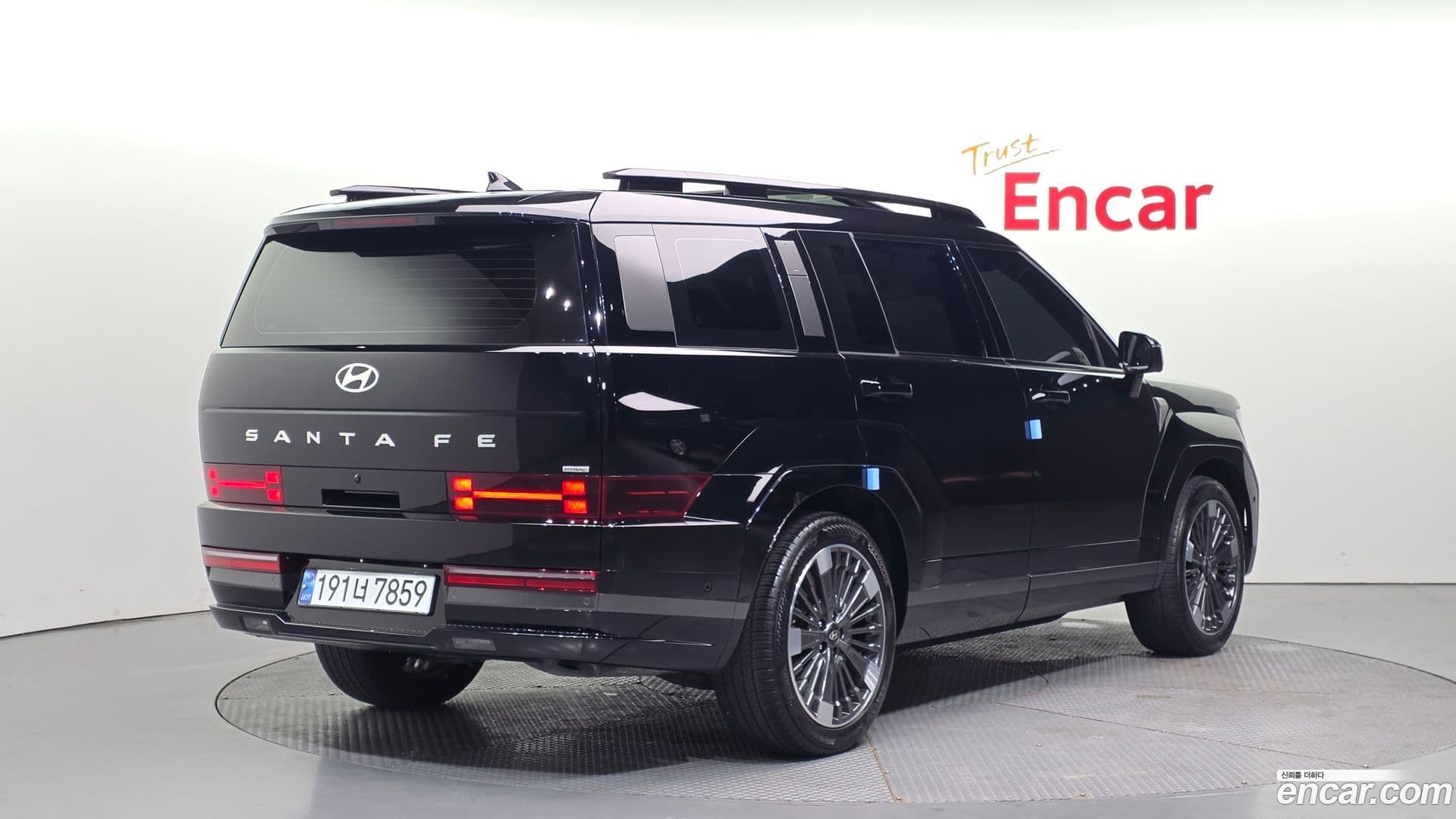 Main__Slider__Photo:Santafe Hyundai 2023.10-1