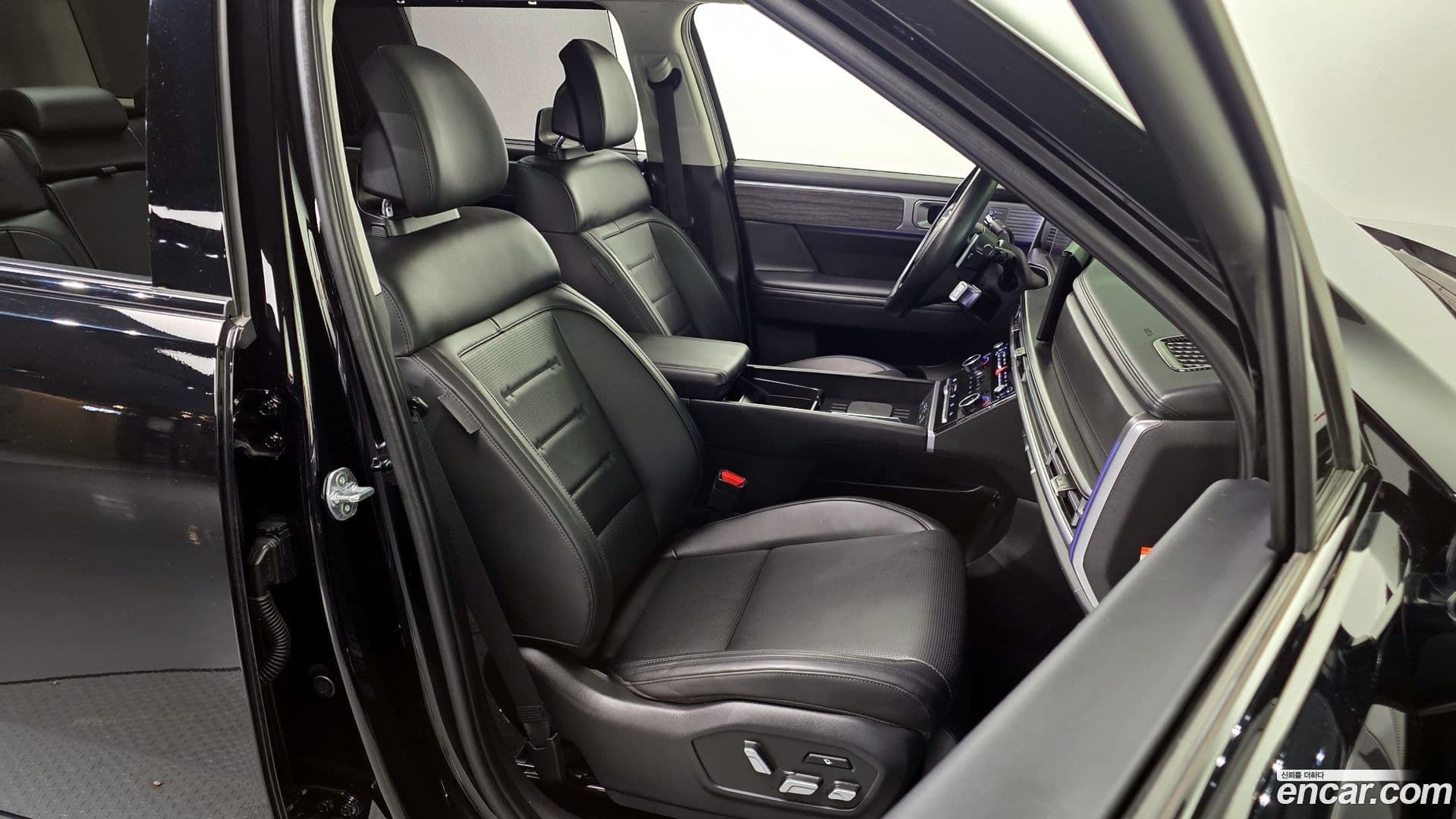 Main__Slider__Photo:Santafe Hyundai 2023.10-11