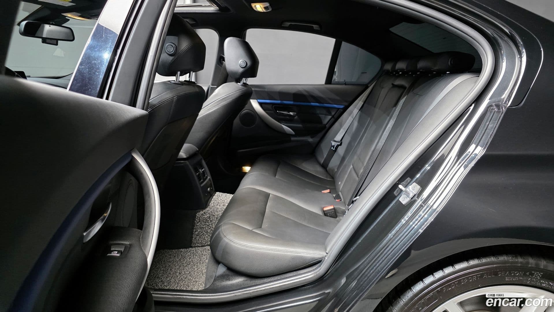 Main__Slider__Photo:3-Series BMW 2017.10-11