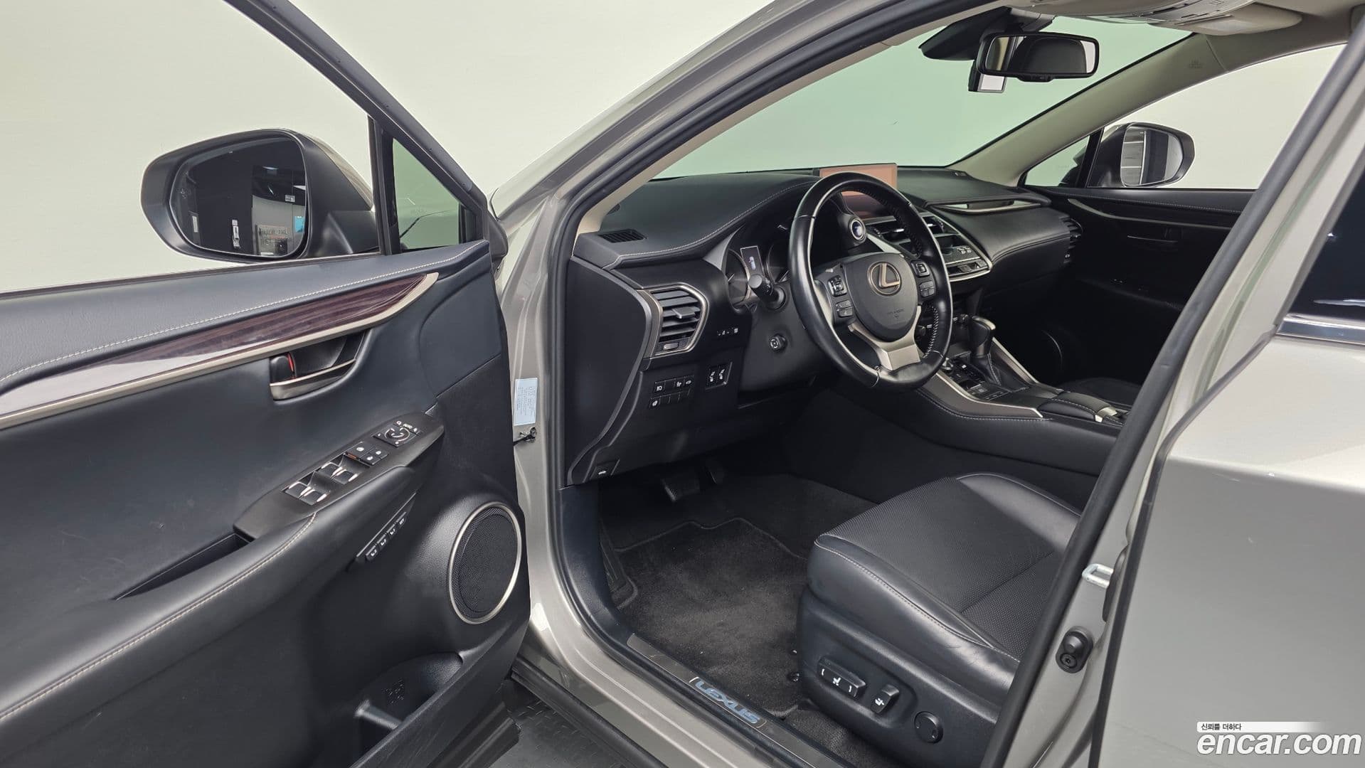 Main__Slider__Photo:NX Lexus 2020.2-9