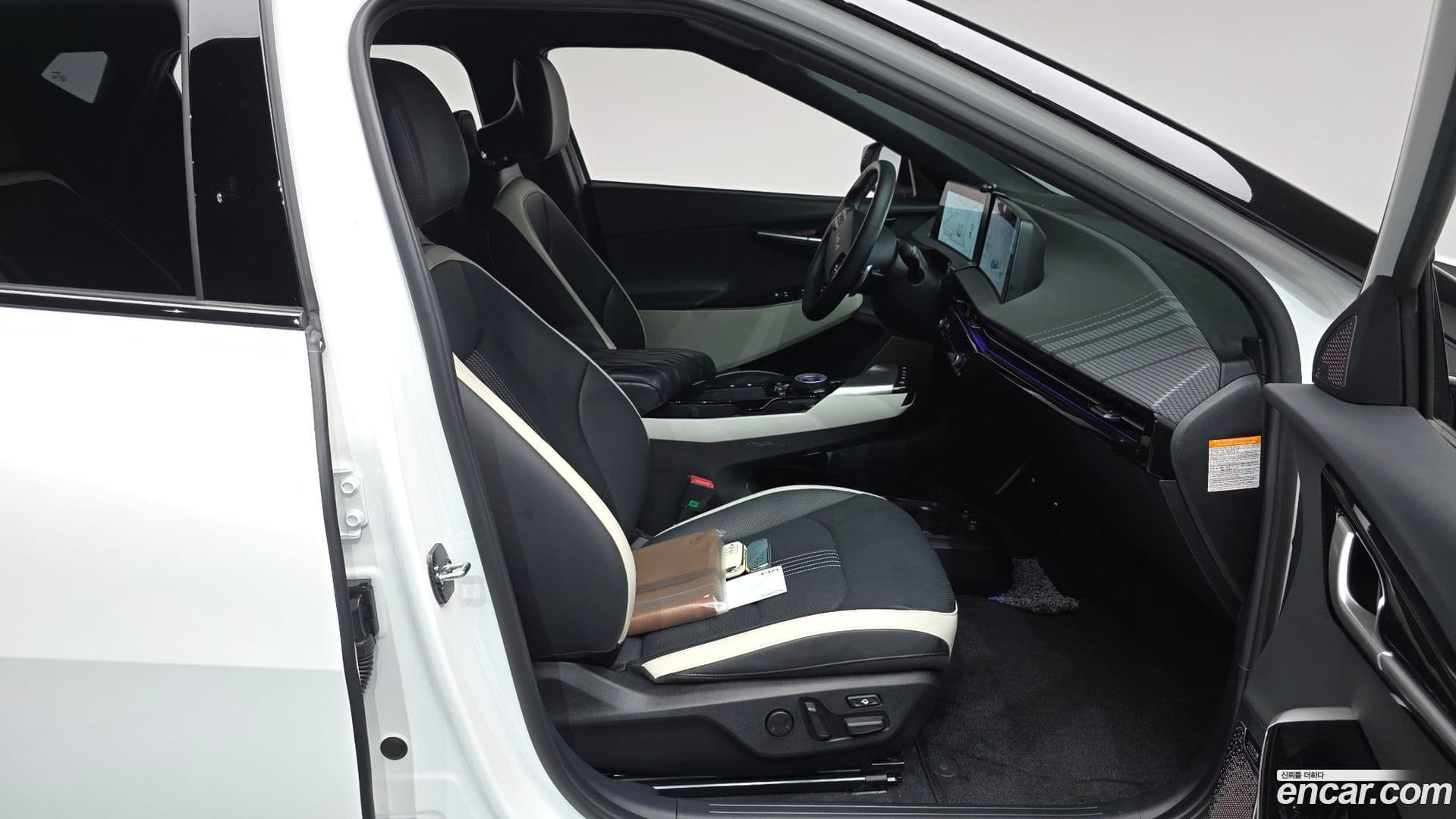 Main__Slider__Photo:EV6 Kia 2023.10-9