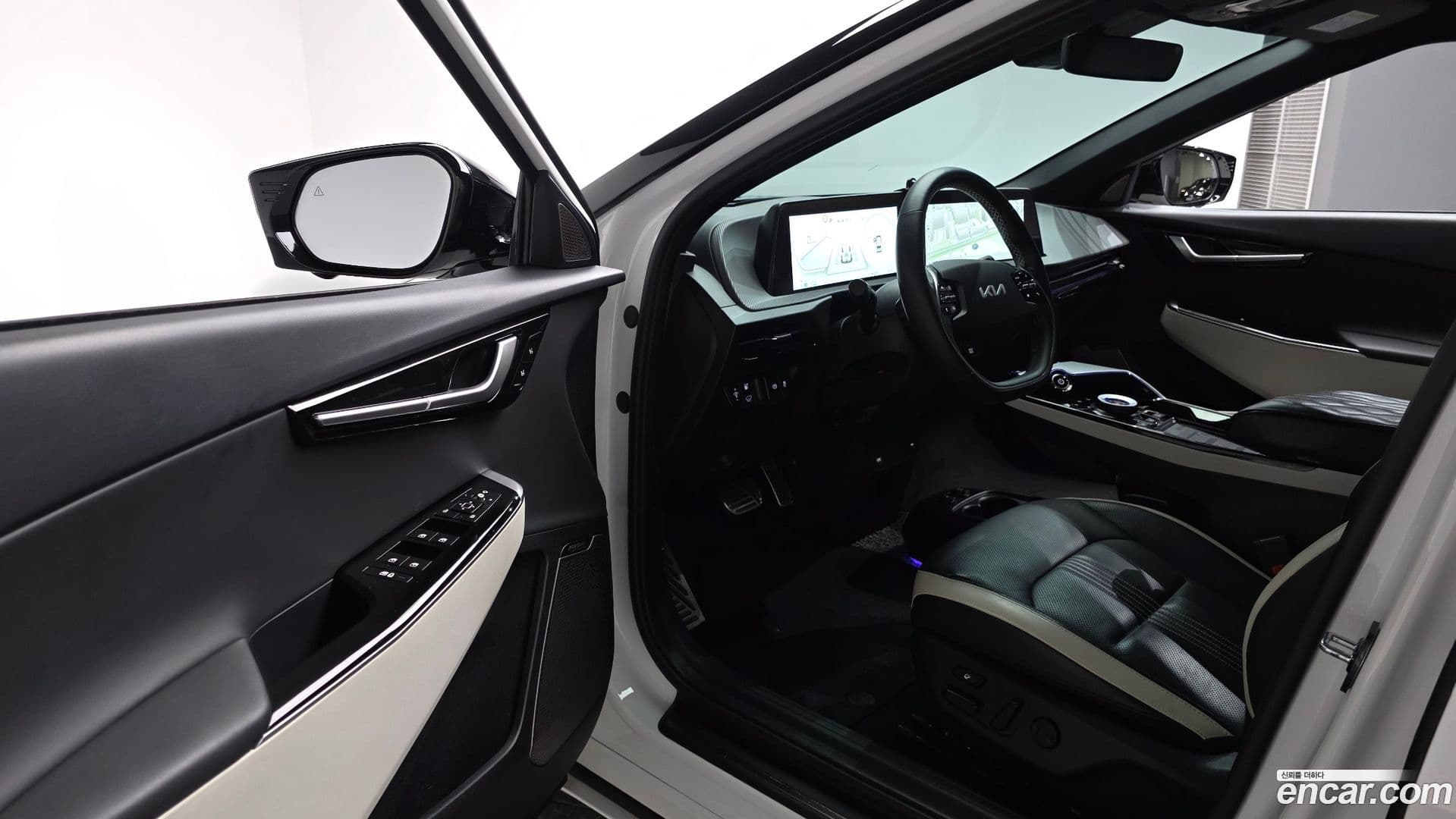 Main__Slider__Photo:EV6 Kia 2023.10-10