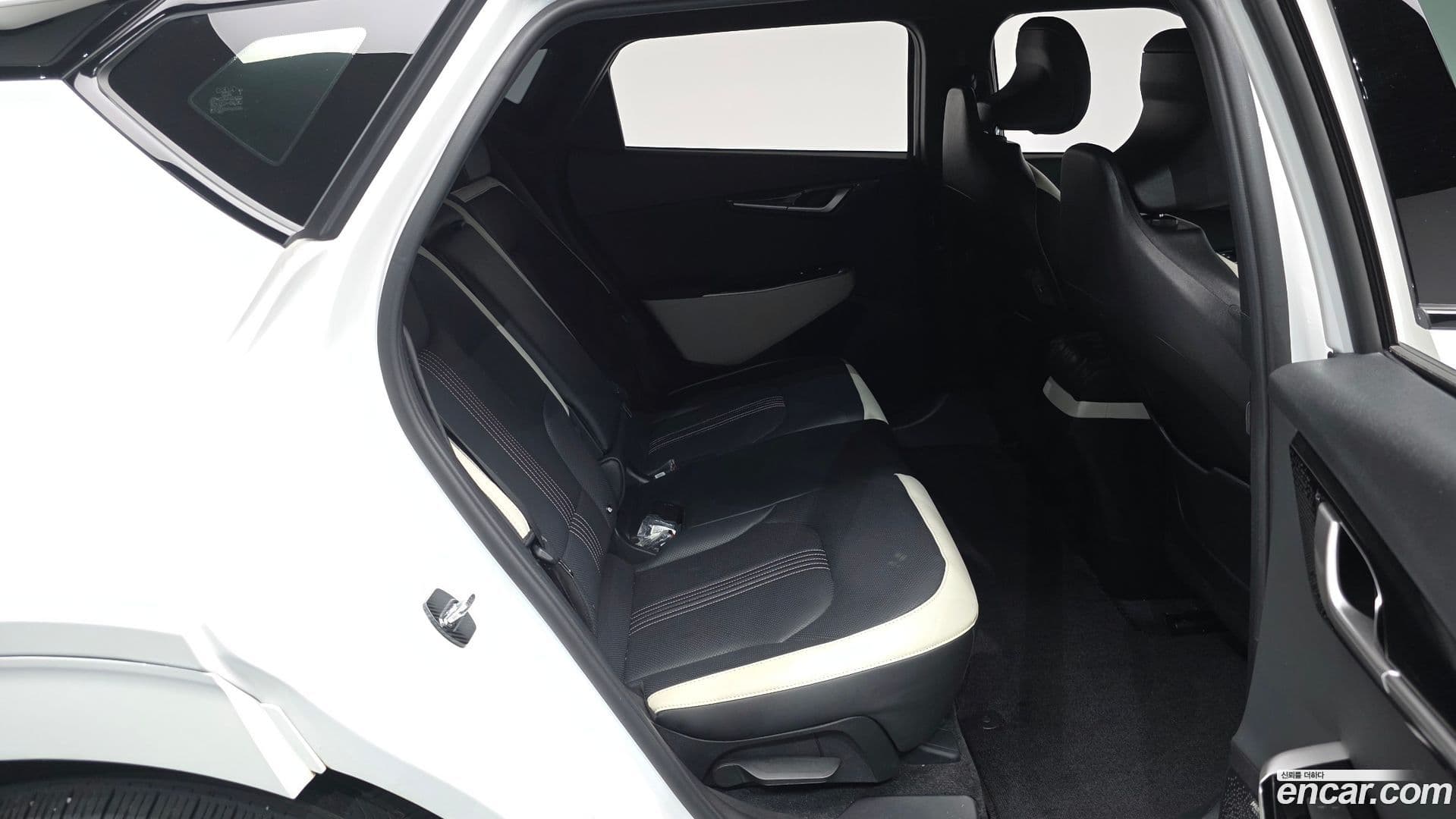 Main__Slider__Photo:EV6 Kia 2023.10-11