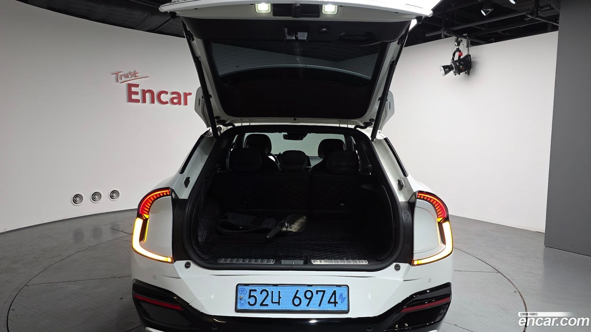 Main__Slider__Photo:EV6 Kia 2023.10-19