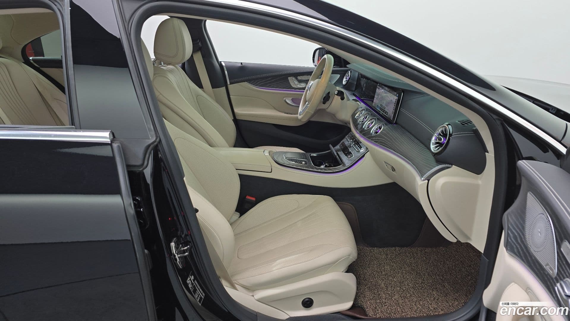 Main__Slider__Photo:CLS-Class Mercedes-Benz 2021.6-10