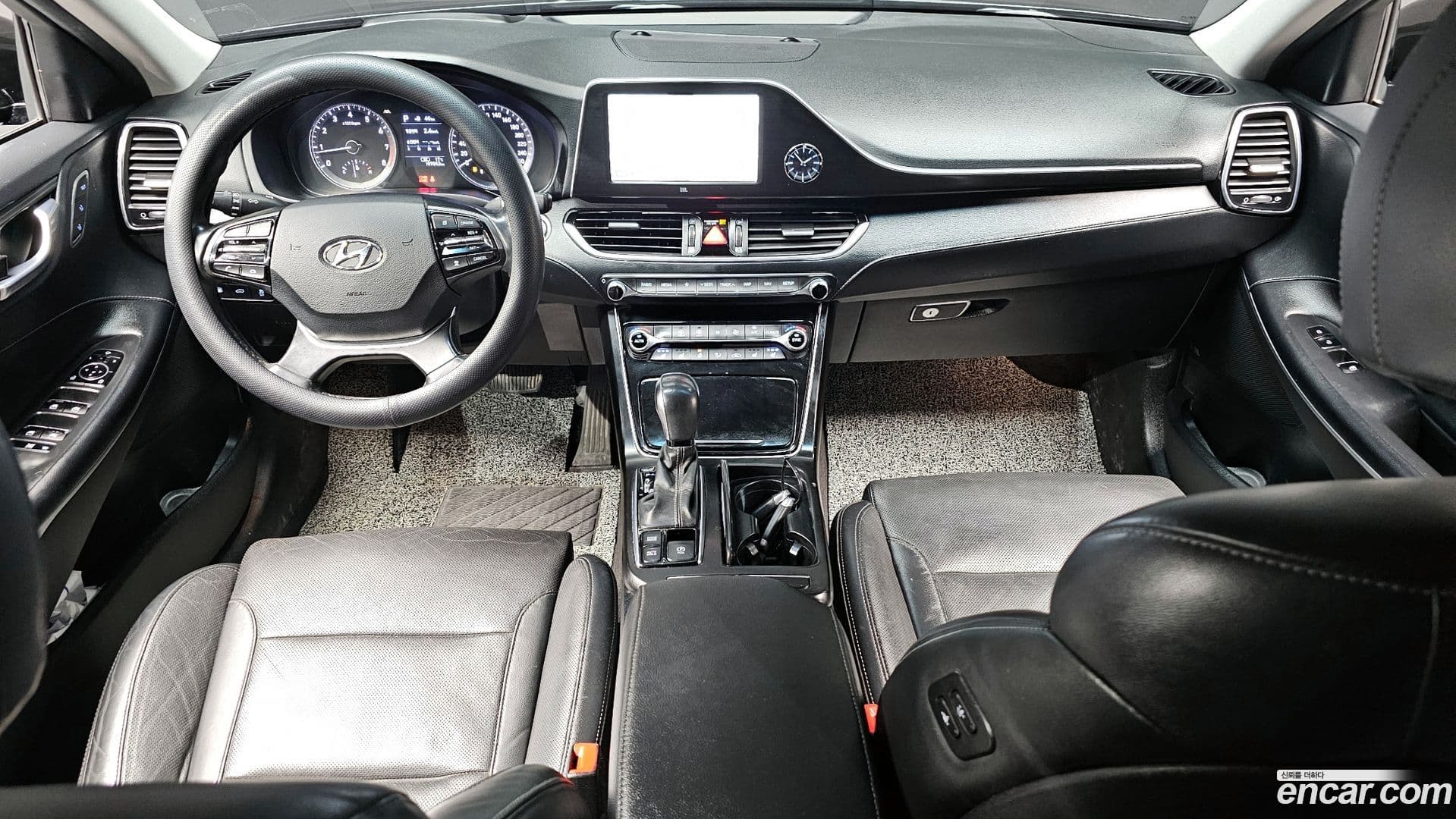 Main__Slider__Photo:Grandeur Hyundai 2017.10-6