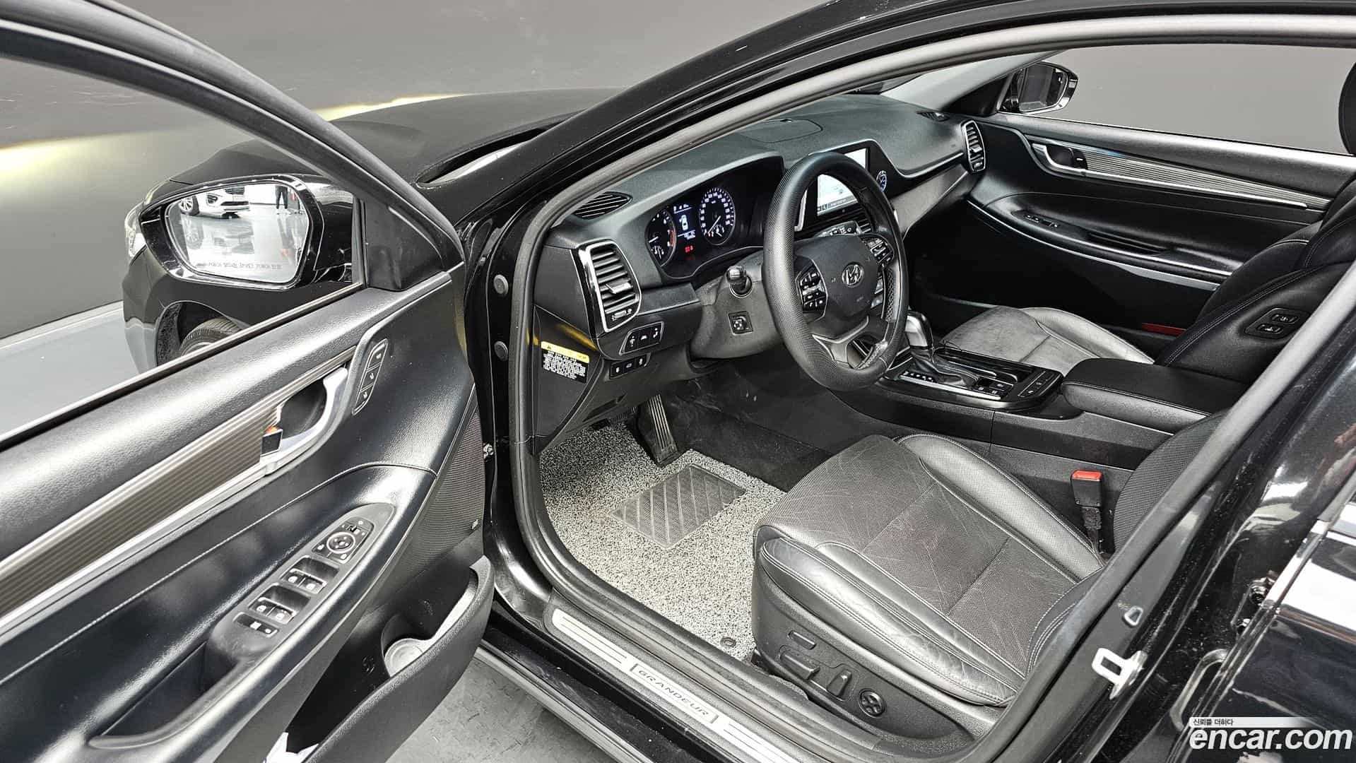 Grandeur Hyundai 2017.10-OPTION-016