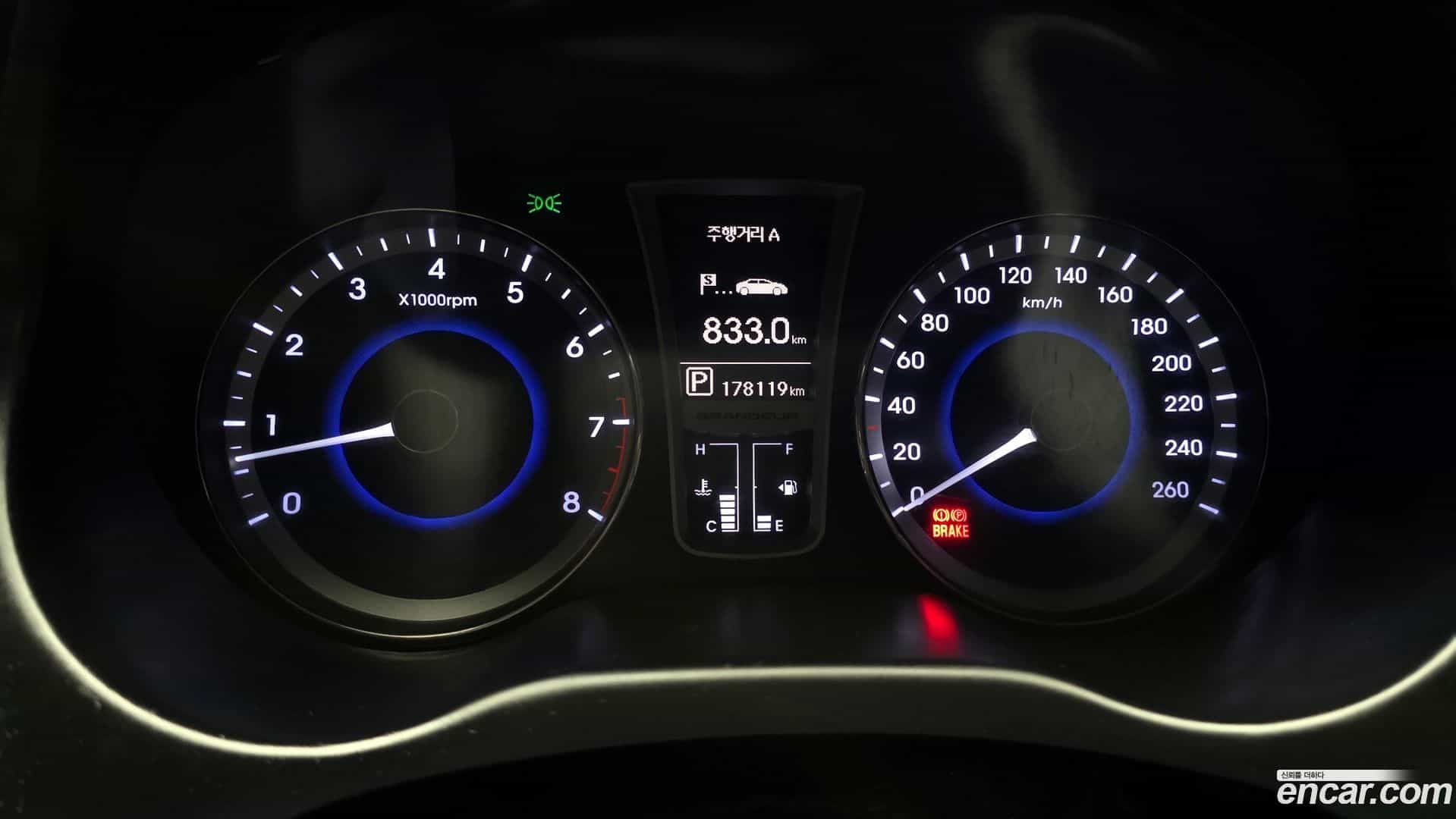 Grandeur Hyundai 2013.3-INNER-008