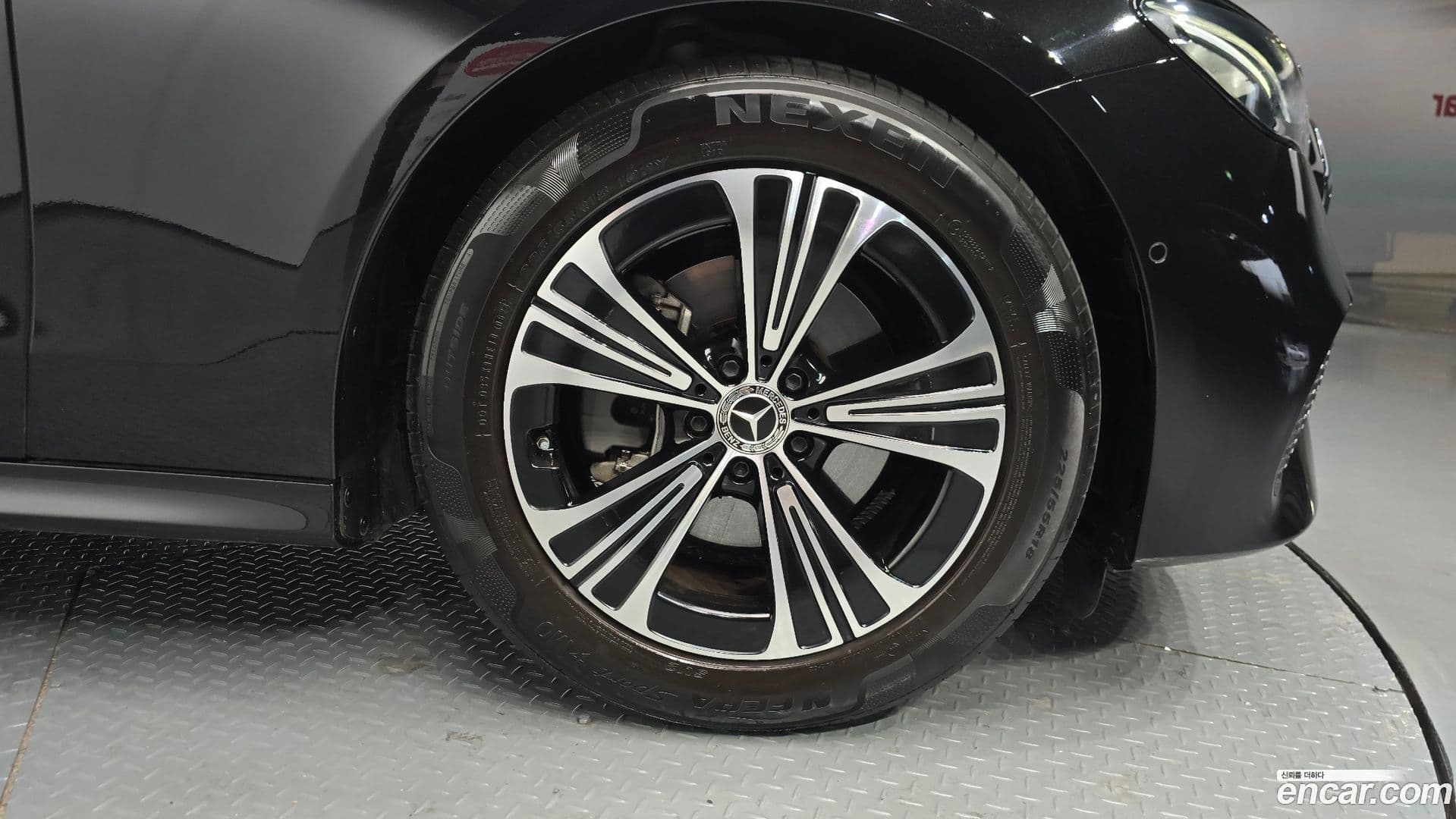 Main__Slider__Photo:E-Class Mercedes-Benz 2024.8-4