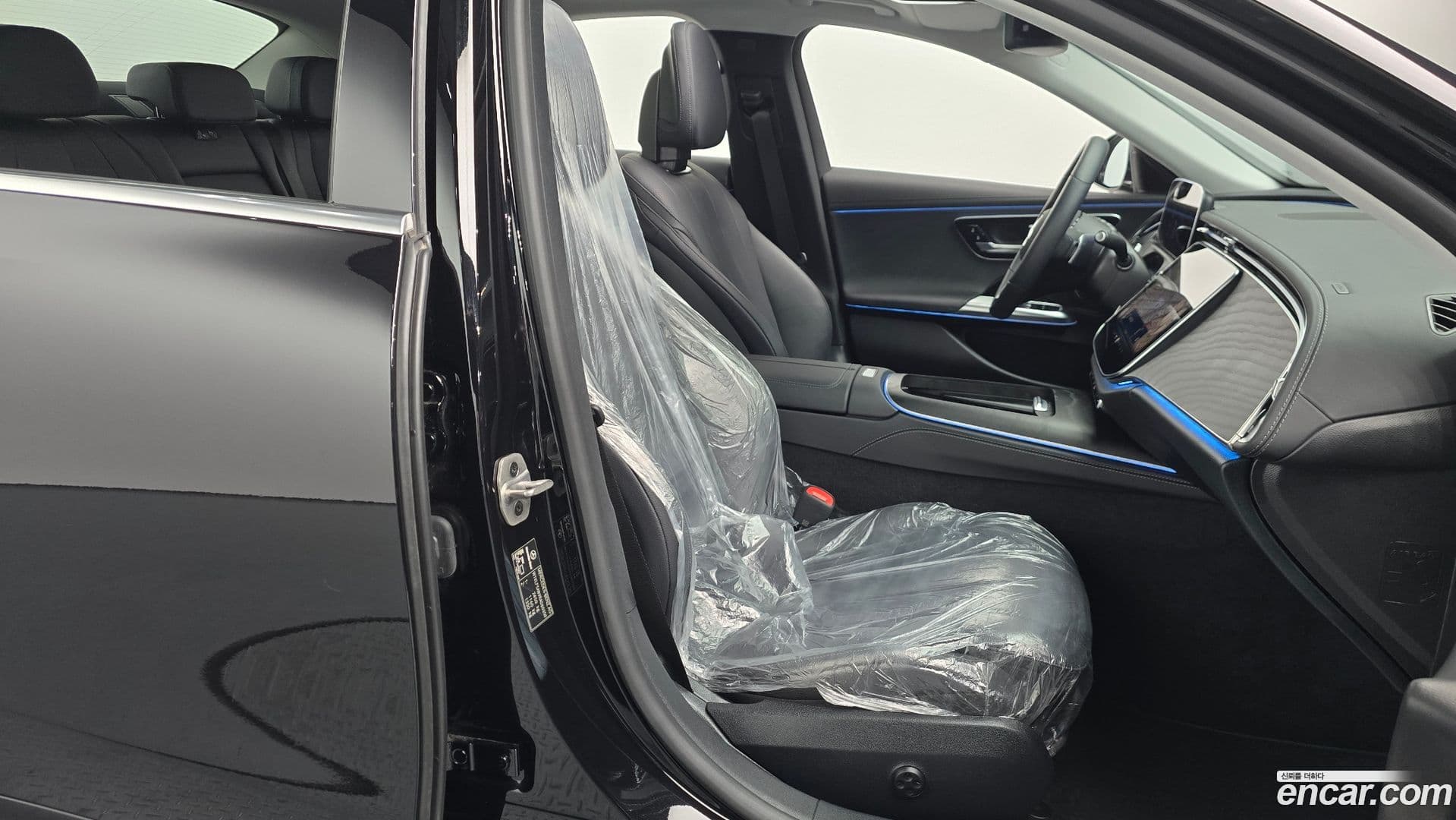 Main__Slider__Photo:E-Class Mercedes-Benz 2024.8-8