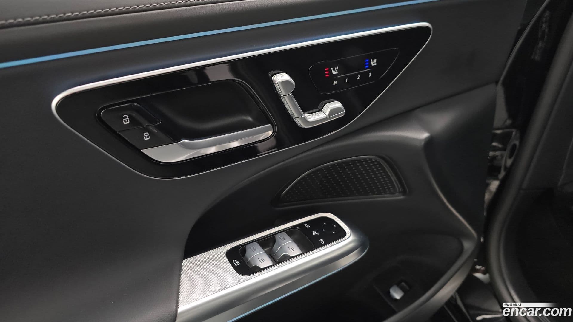 Main__Slider__Photo:E-Class Mercedes-Benz 2024.8-15