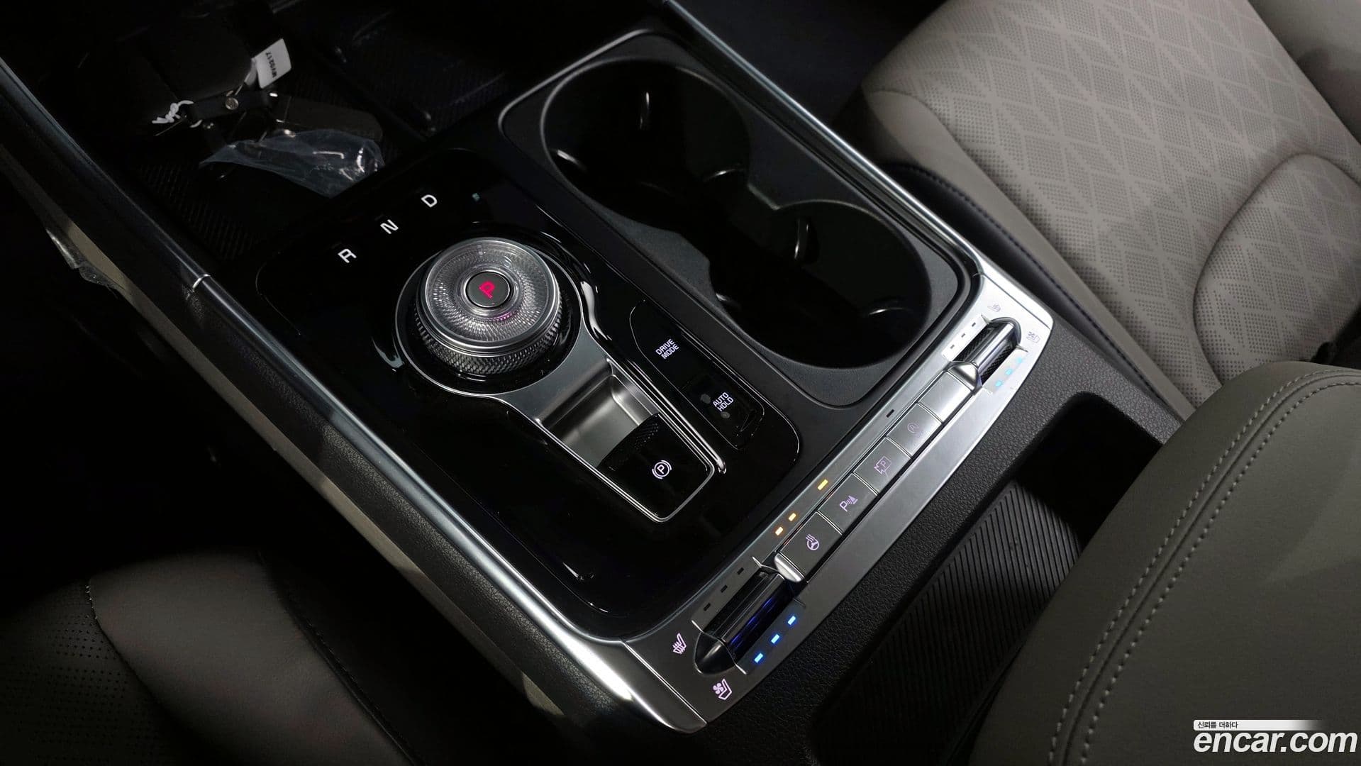 Main__Slider__Photo:Canival Kia 2024.0-8