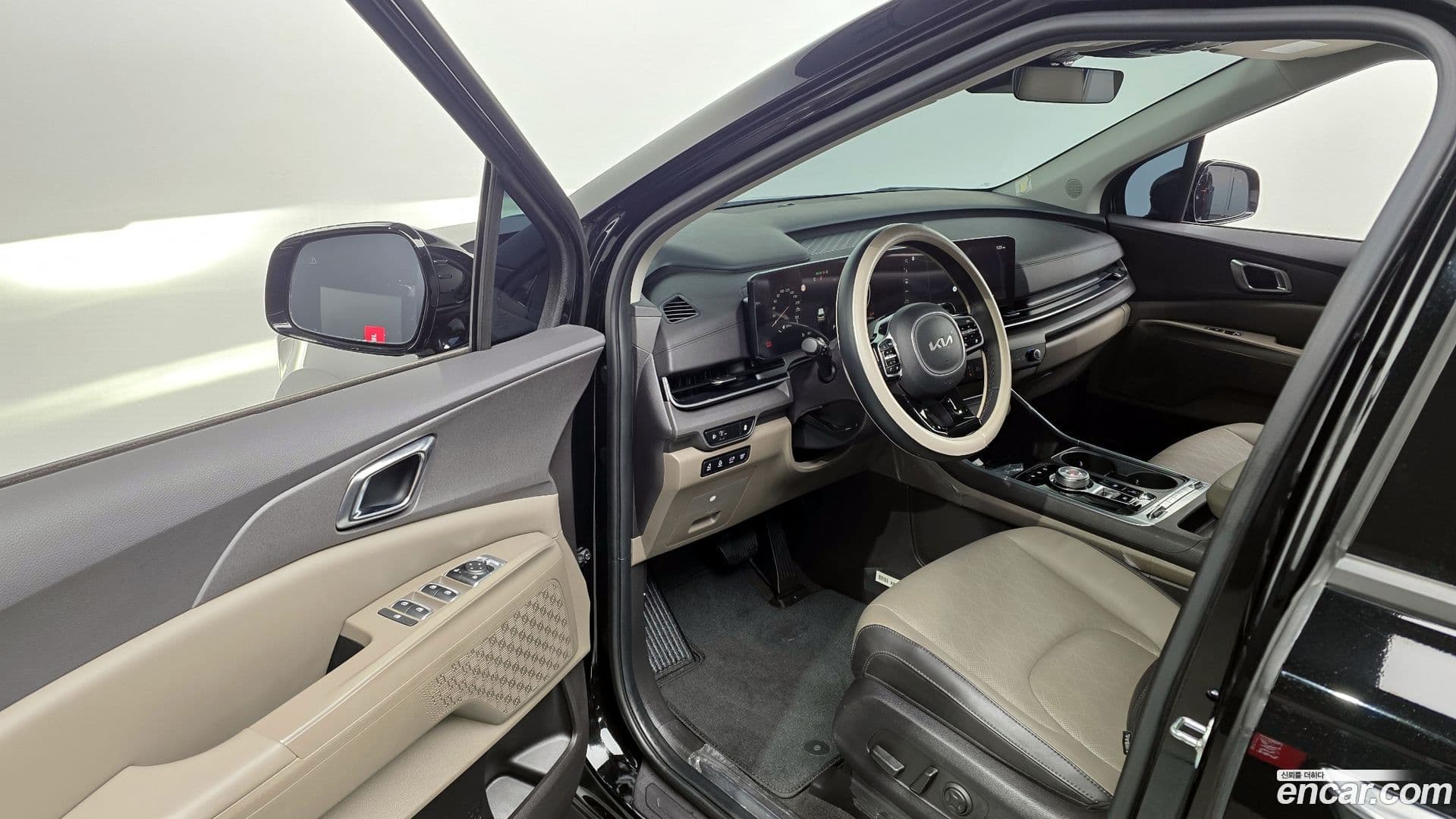 Main__Slider__Photo:Canival Kia 2024.0-9