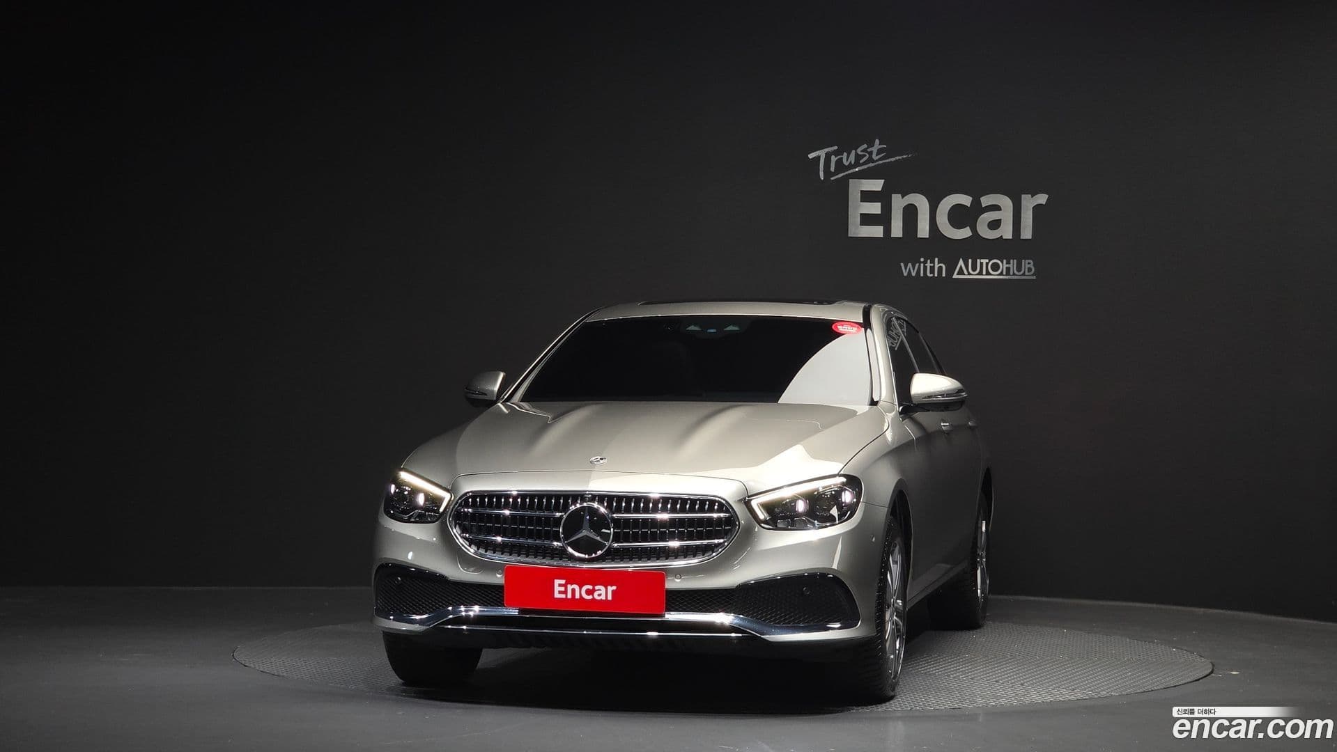 Main__Slider__Photo:E-Class Mercedes-Benz 2022.1-2