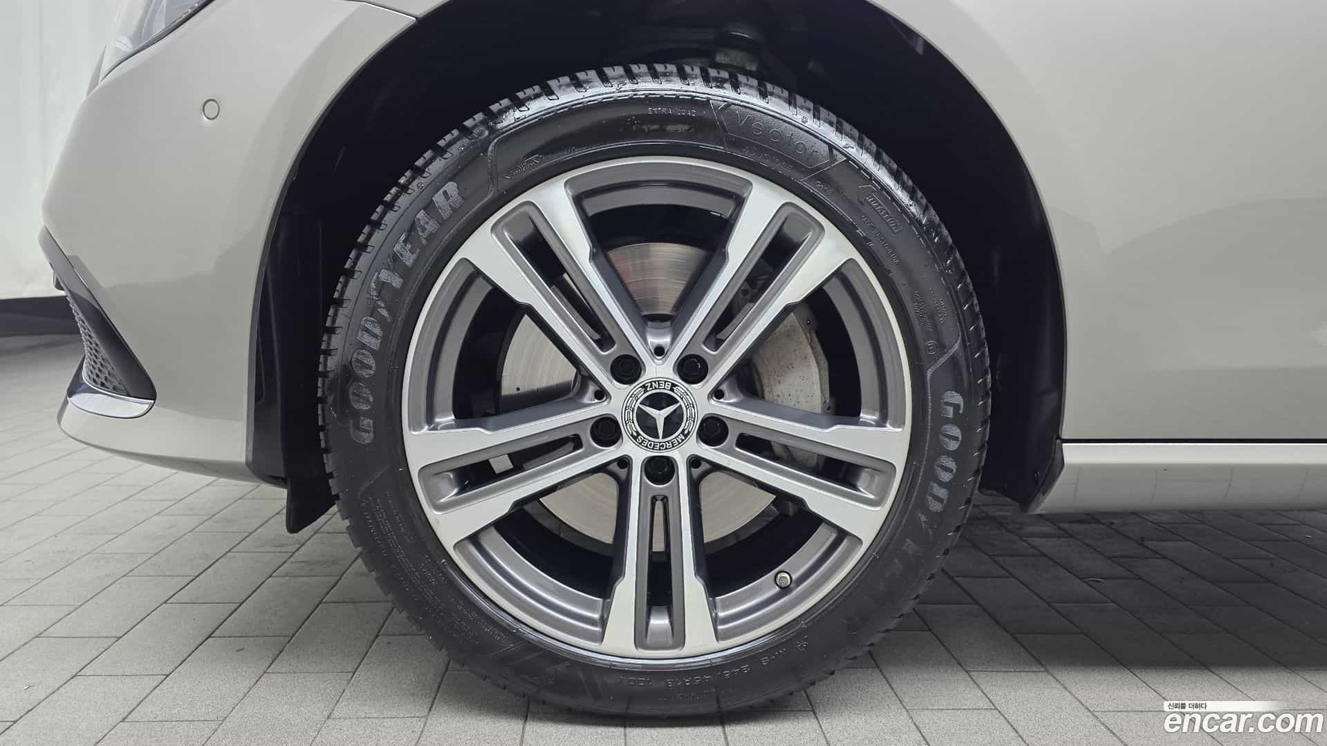 E-Class Mercedes-Benz 2022.1-OUTER-005