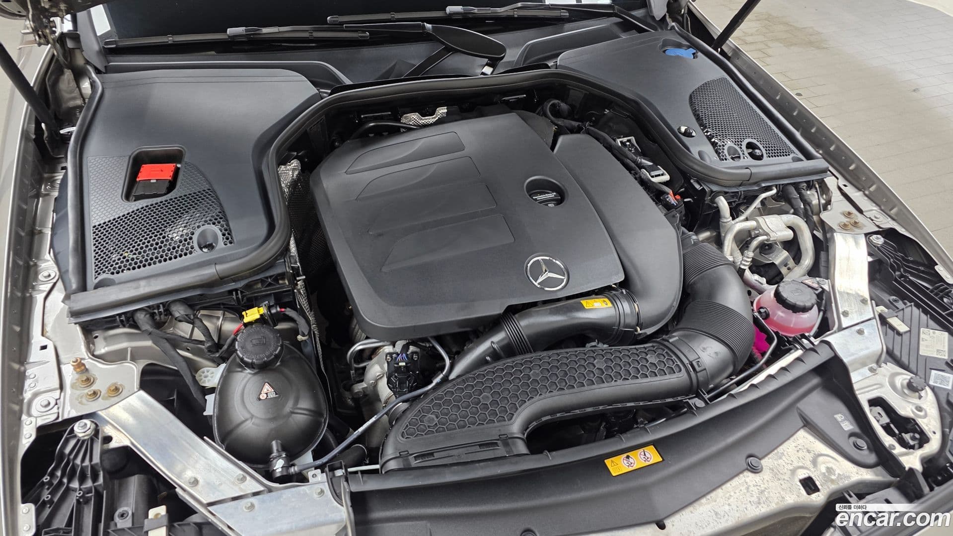 Main__Slider__Photo:E-Class Mercedes-Benz 2022.1-5