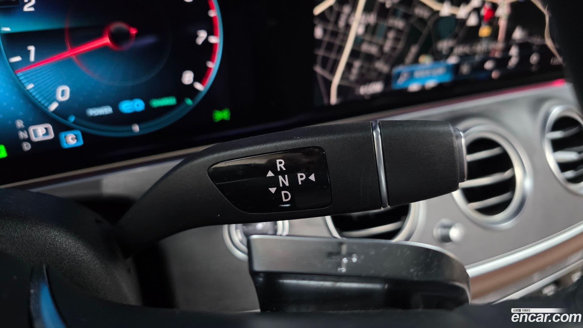 Main__Slider__Photo:E-Class Mercedes-Benz 2022.1-8