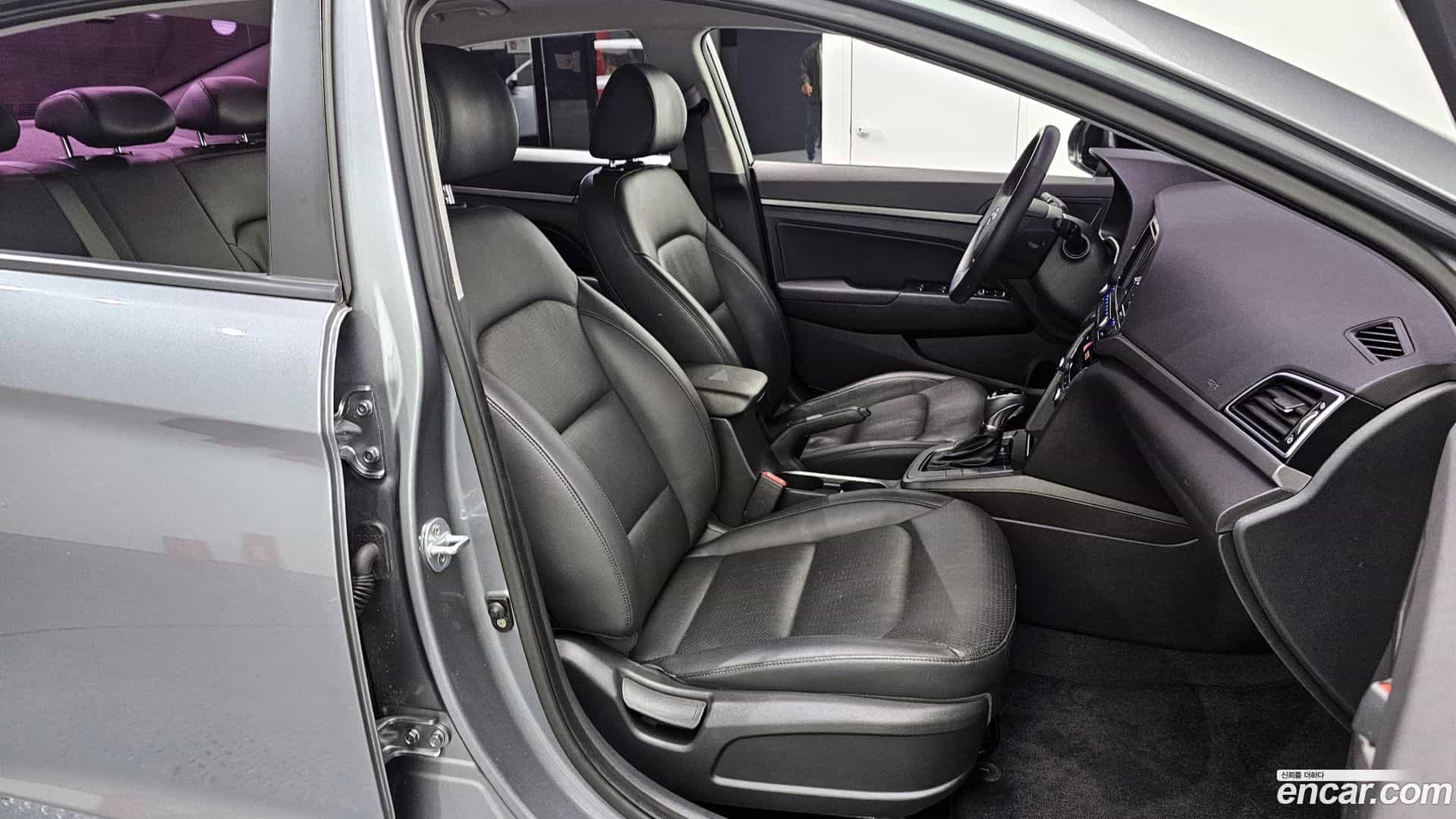 AVANTE Hyundai 2015.9-INNER-010