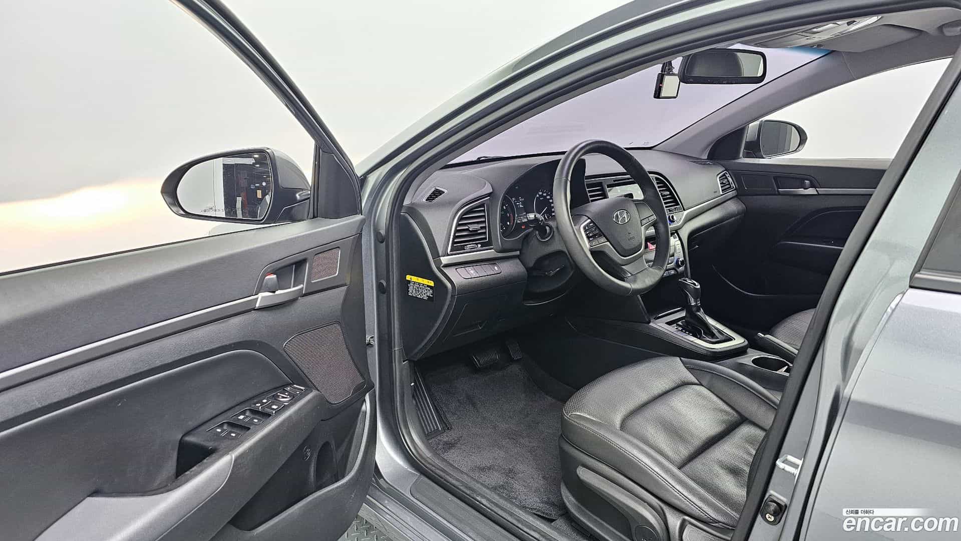 AVANTE Hyundai 2015.9-OPTION-015