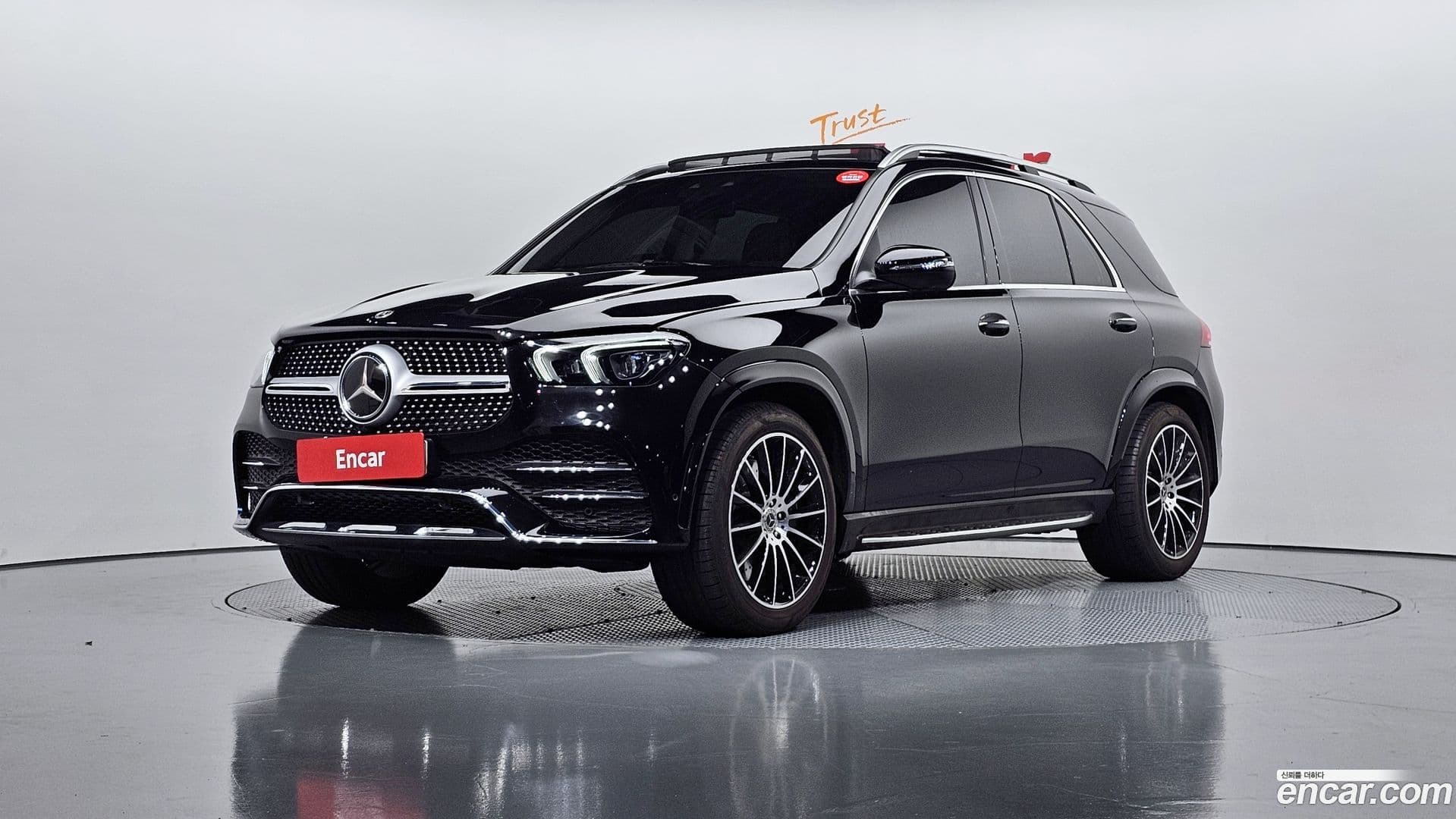 Main__Slider__Photo:GLE-Class Mercedes-Benz 2023.4-0