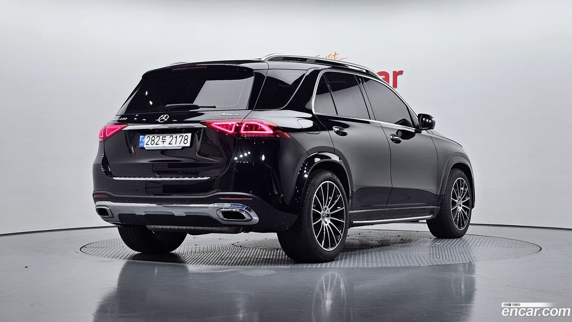 Main__Slider__Photo:GLE-Class Mercedes-Benz 2023.4-1