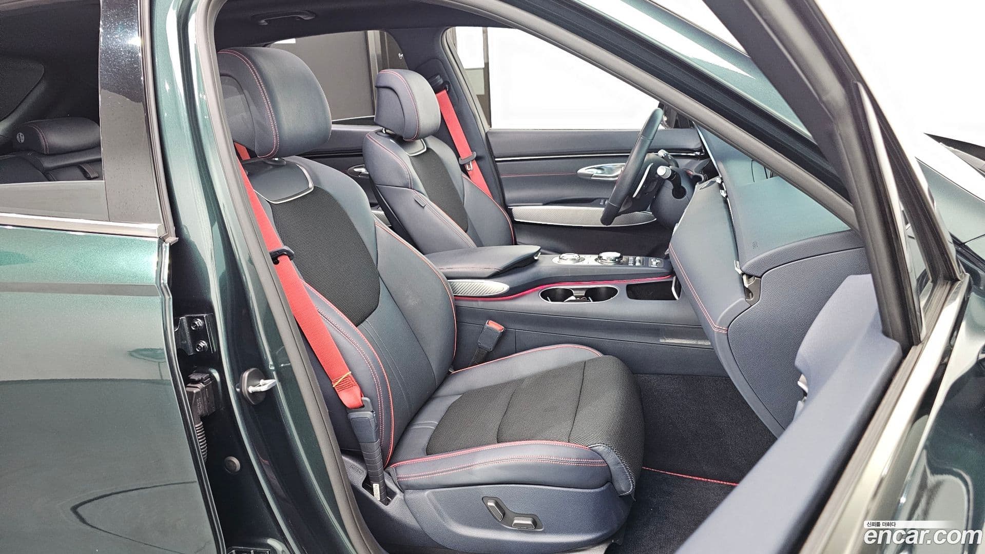 Main__Slider__Photo:GV70 Genesis 2022.8-9