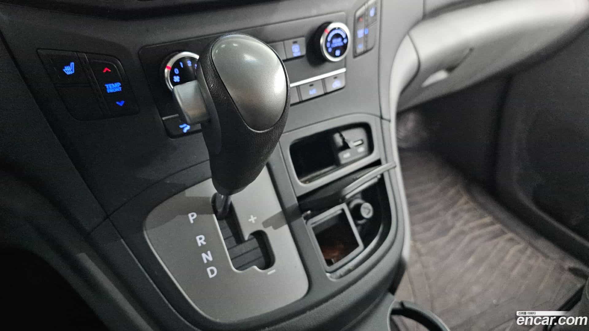 Starex Hyundai 2017.1-INNER-009