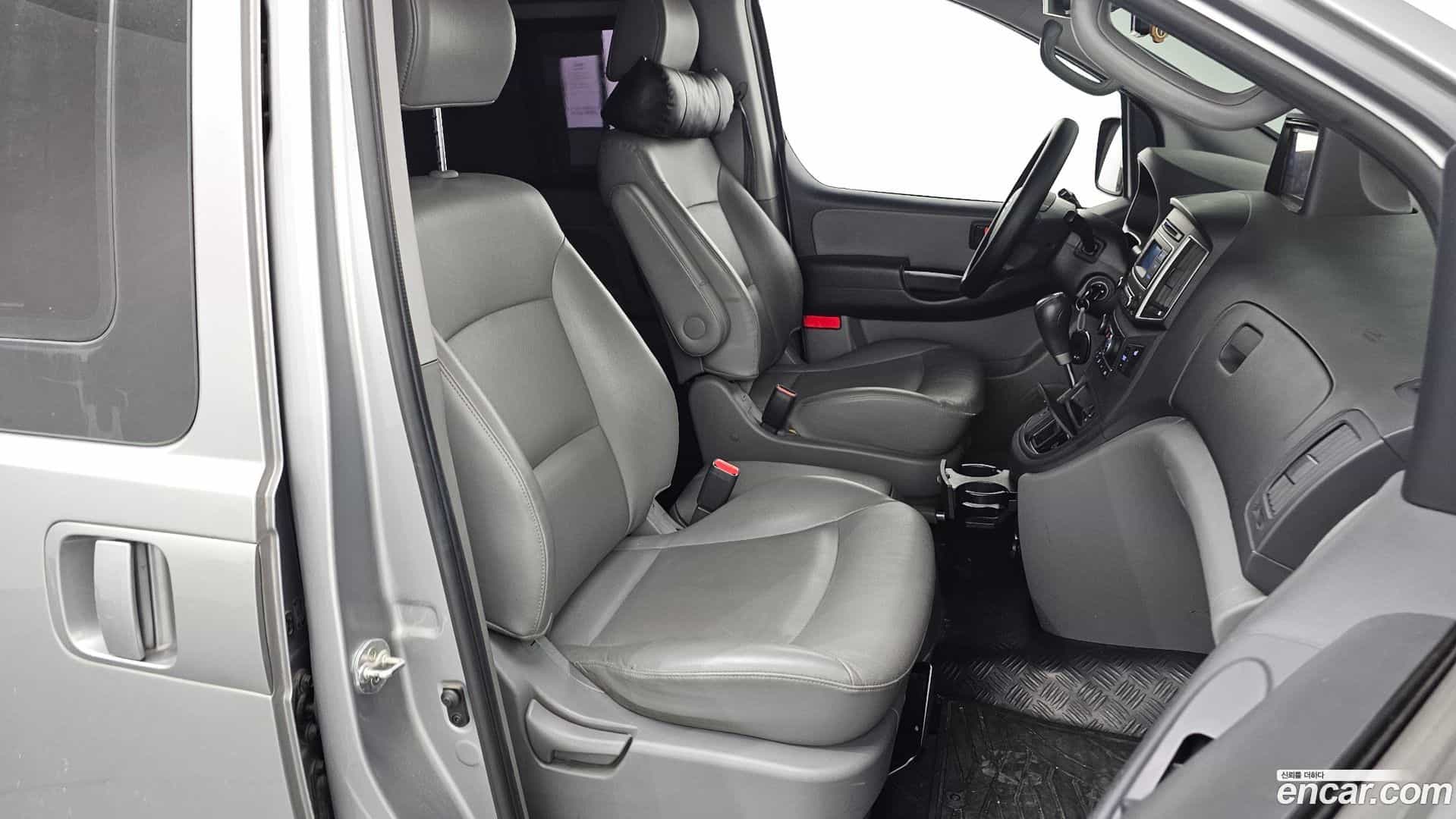 Starex Hyundai 2017.1-INNER-010