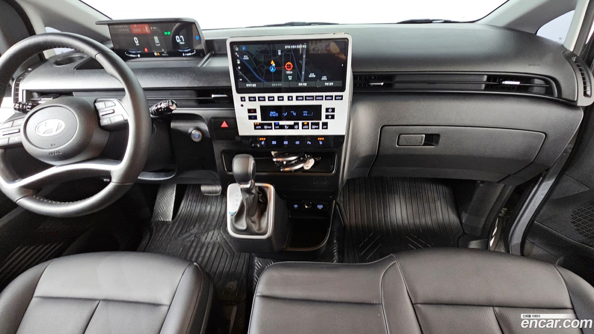 Main__Slider__Photo:Staria Hyundai 2025.5-6