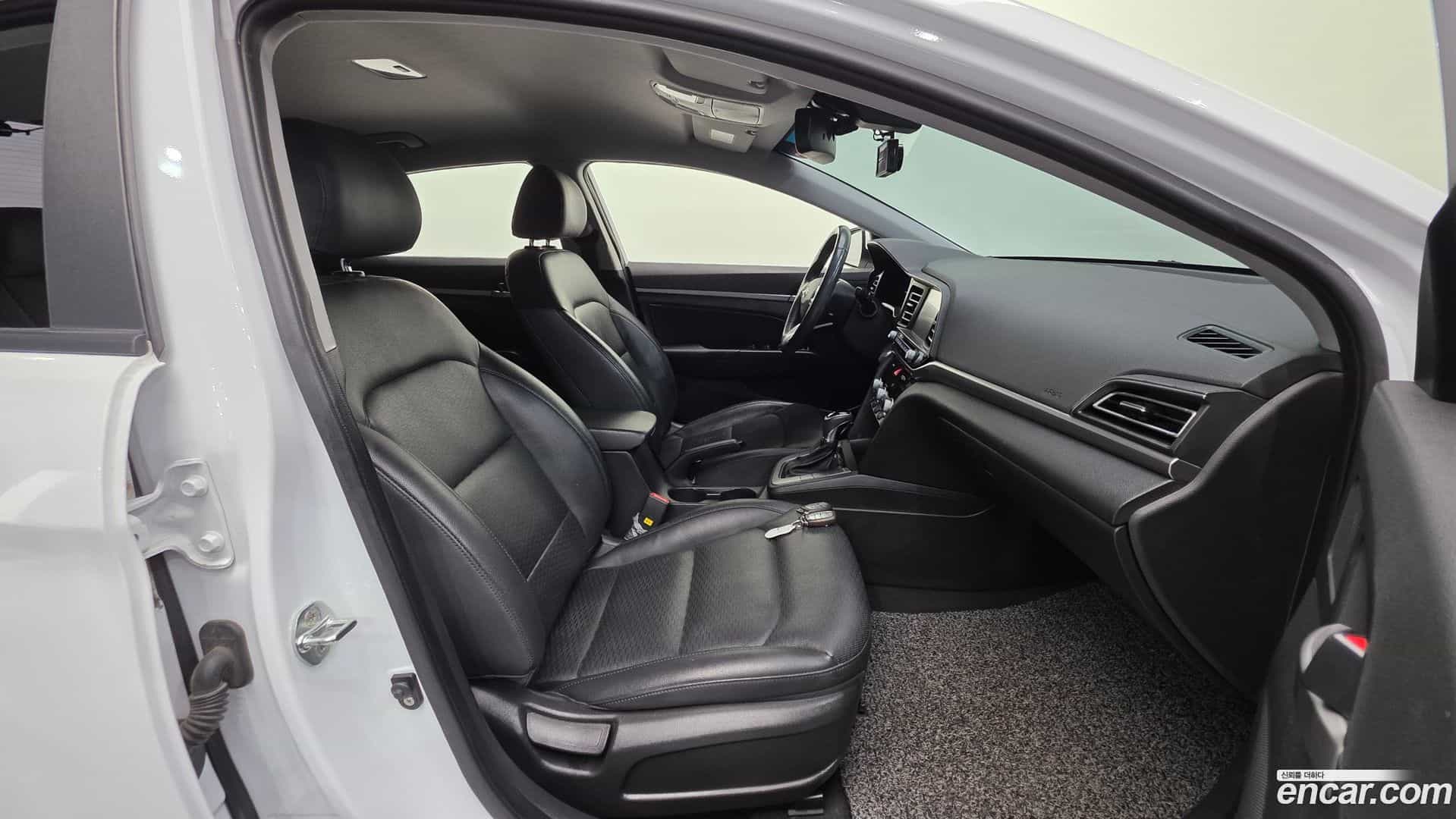 AVANTE Hyundai 2018.9-INNER-010