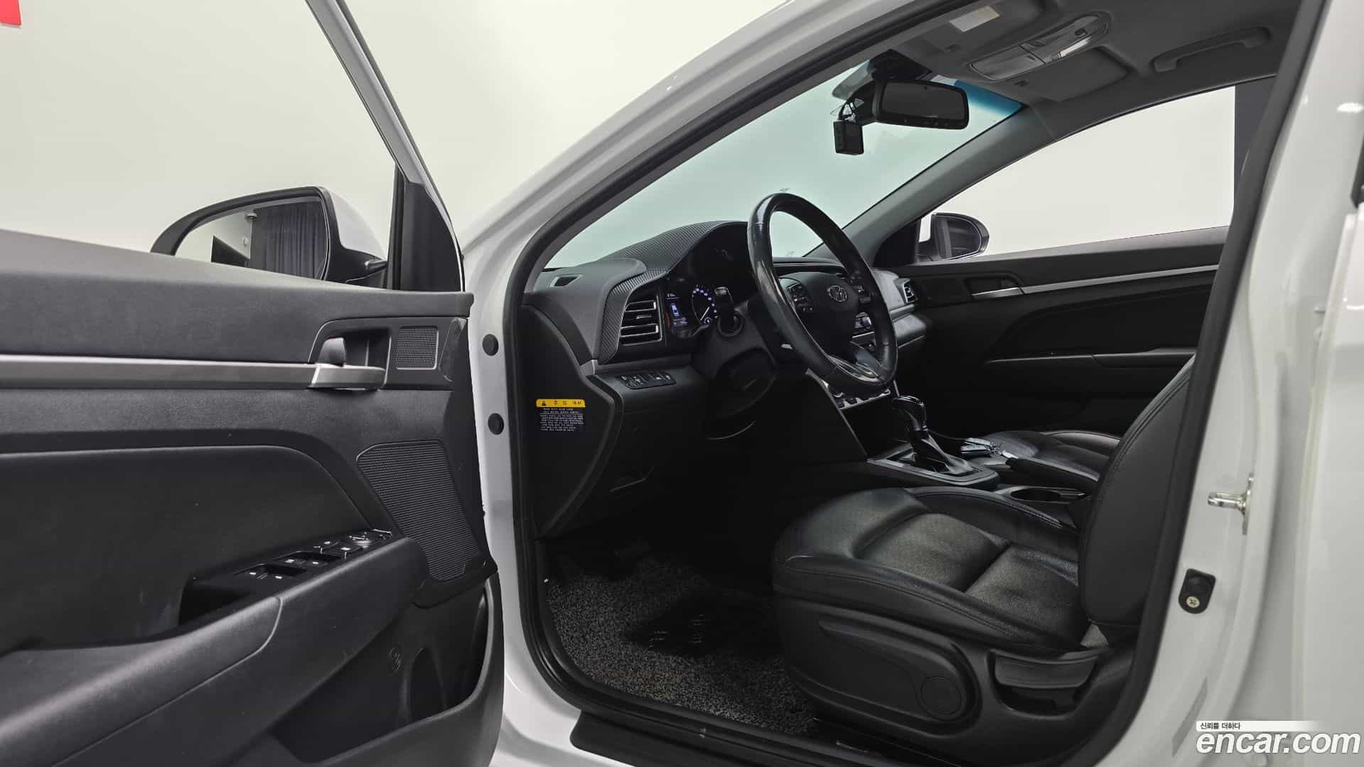 AVANTE Hyundai 2018.9-OPTION-015