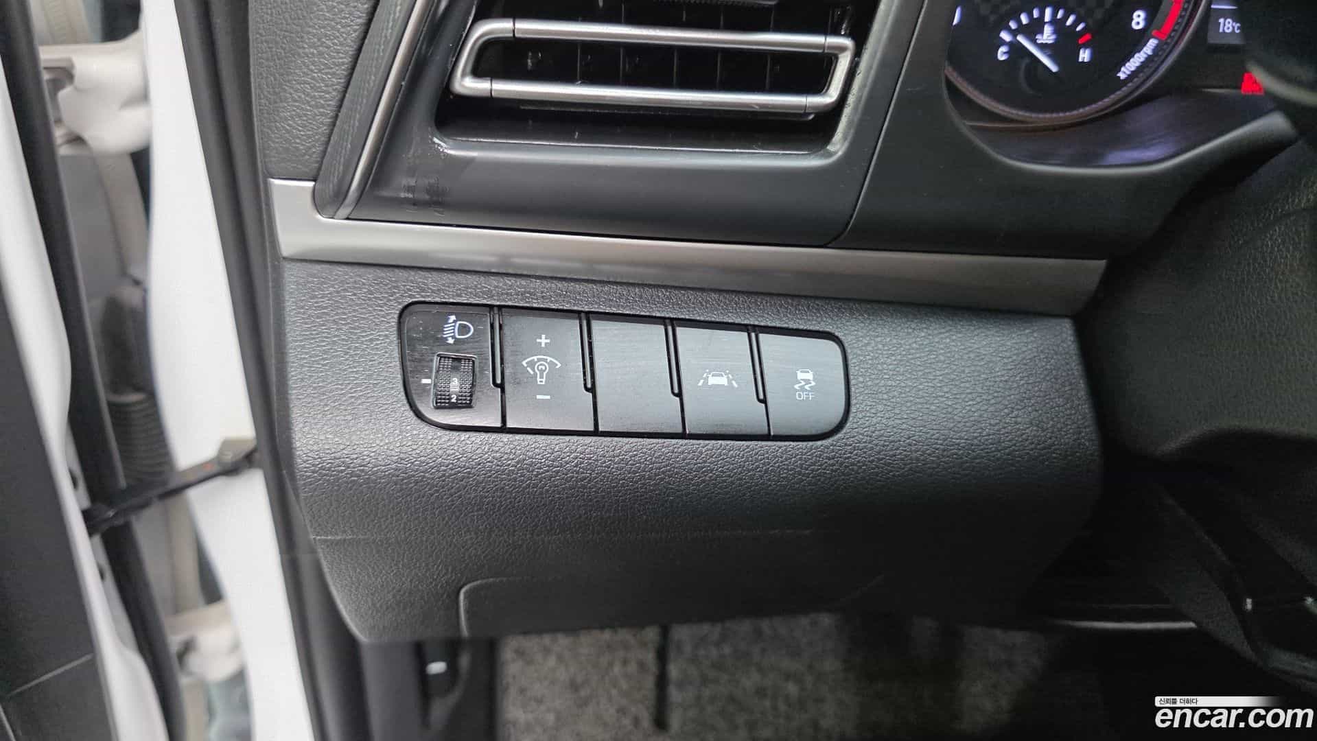 AVANTE Hyundai 2018.9-OPTION-017