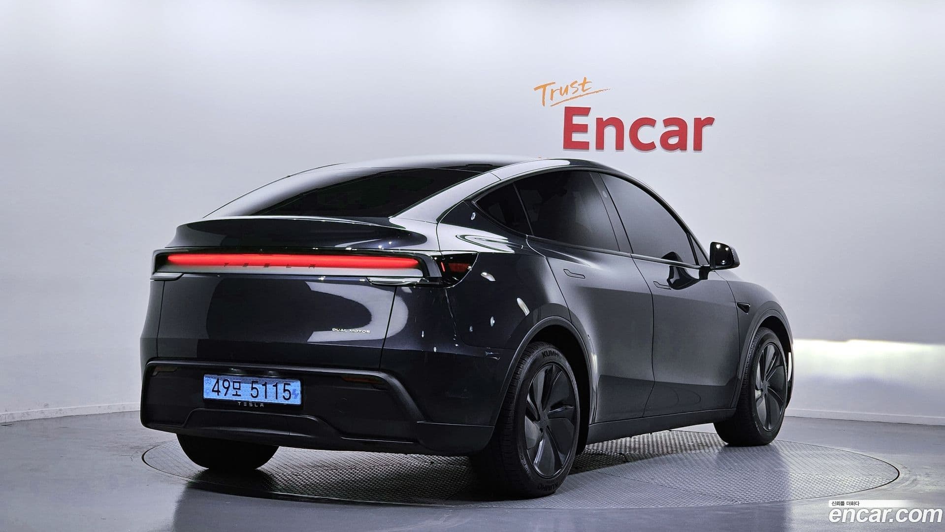 Main__Slider__Photo:Model Y Tesla 2025.11-1