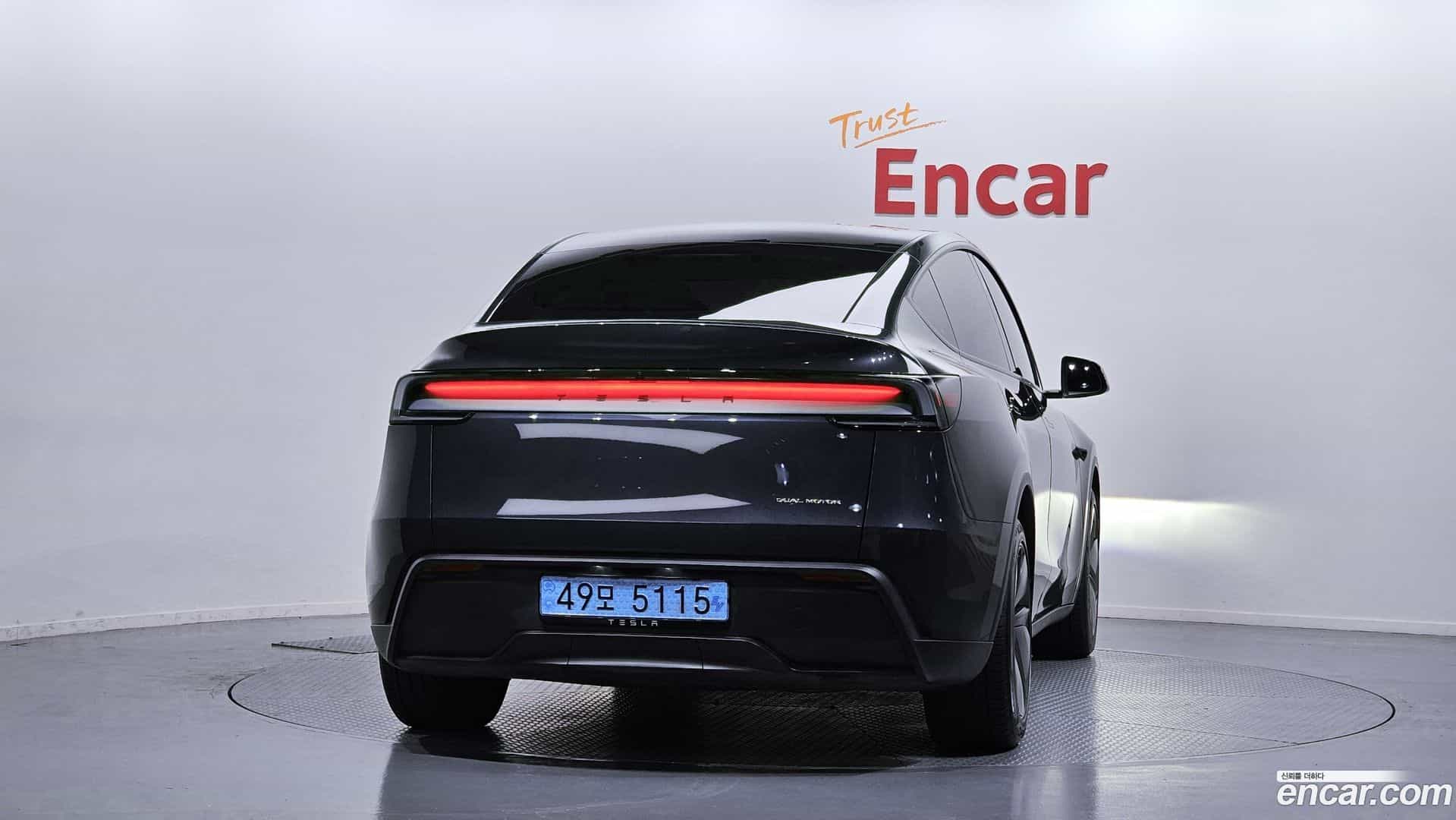 Model Y Tesla 2025.11-OUTER-004