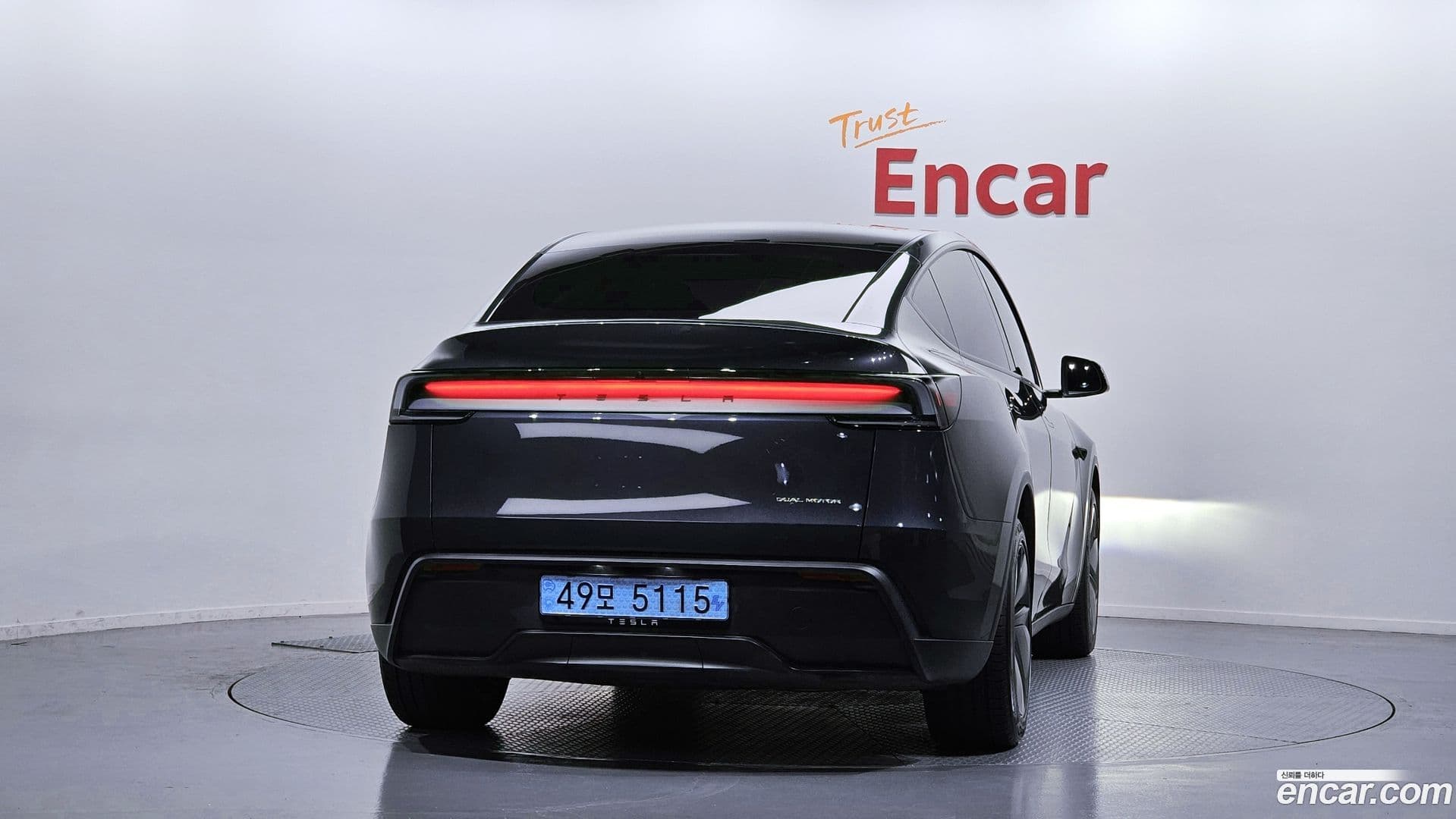 Main__Slider__Photo:Model Y Tesla 2025.11-3