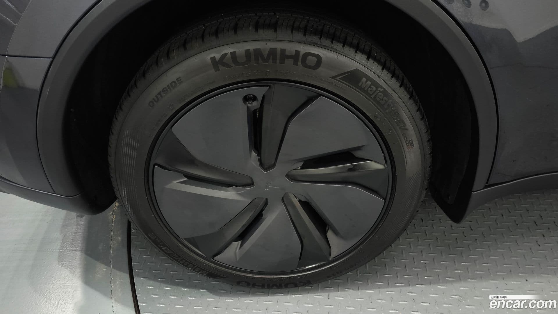 Main__Slider__Photo:Model Y Tesla 2025.11-4